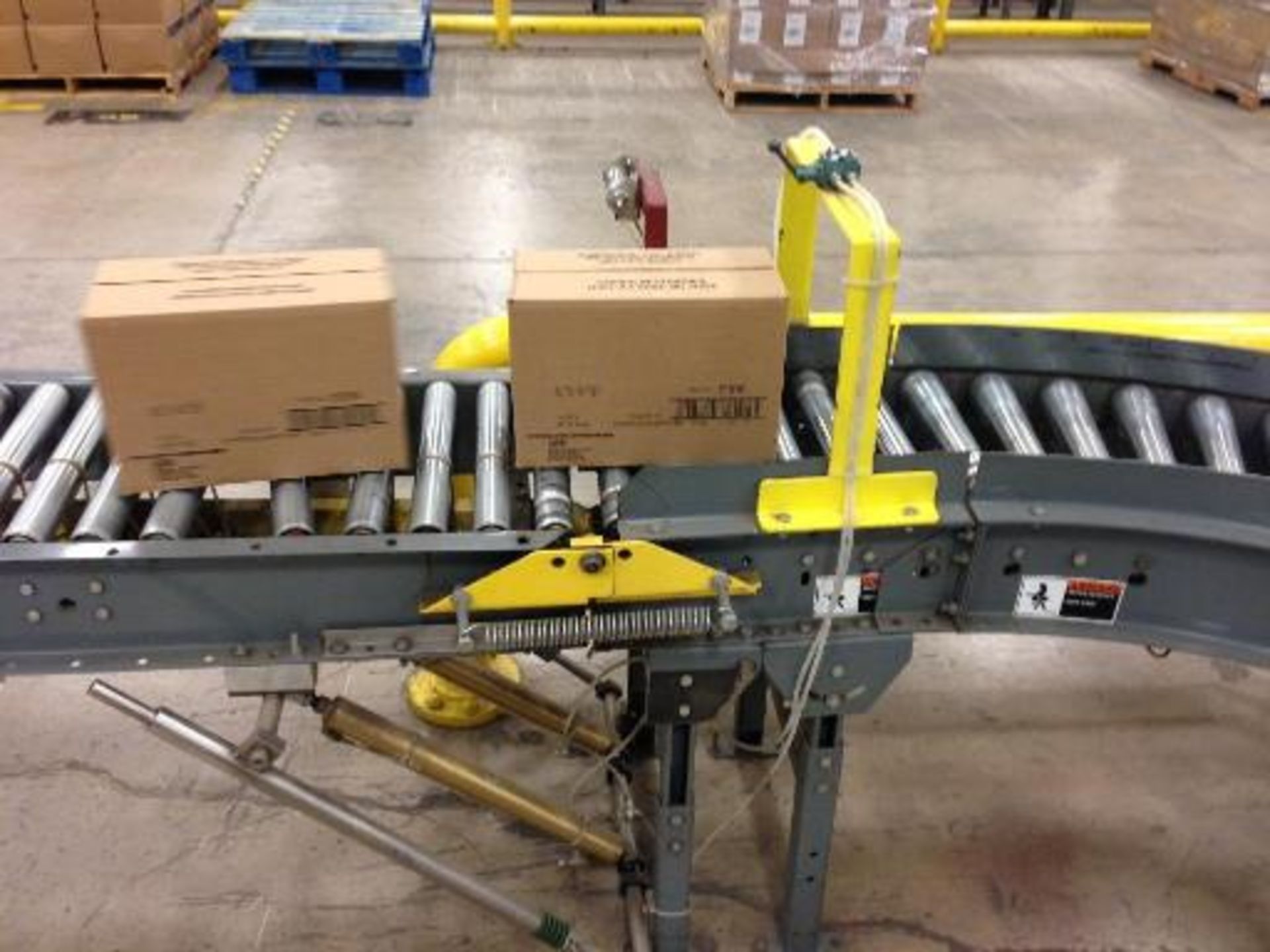 Versa power roller conveyor 60 feet long (line 12) right to left. Located in Marion, Ohio Rigging - Image 4 of 15