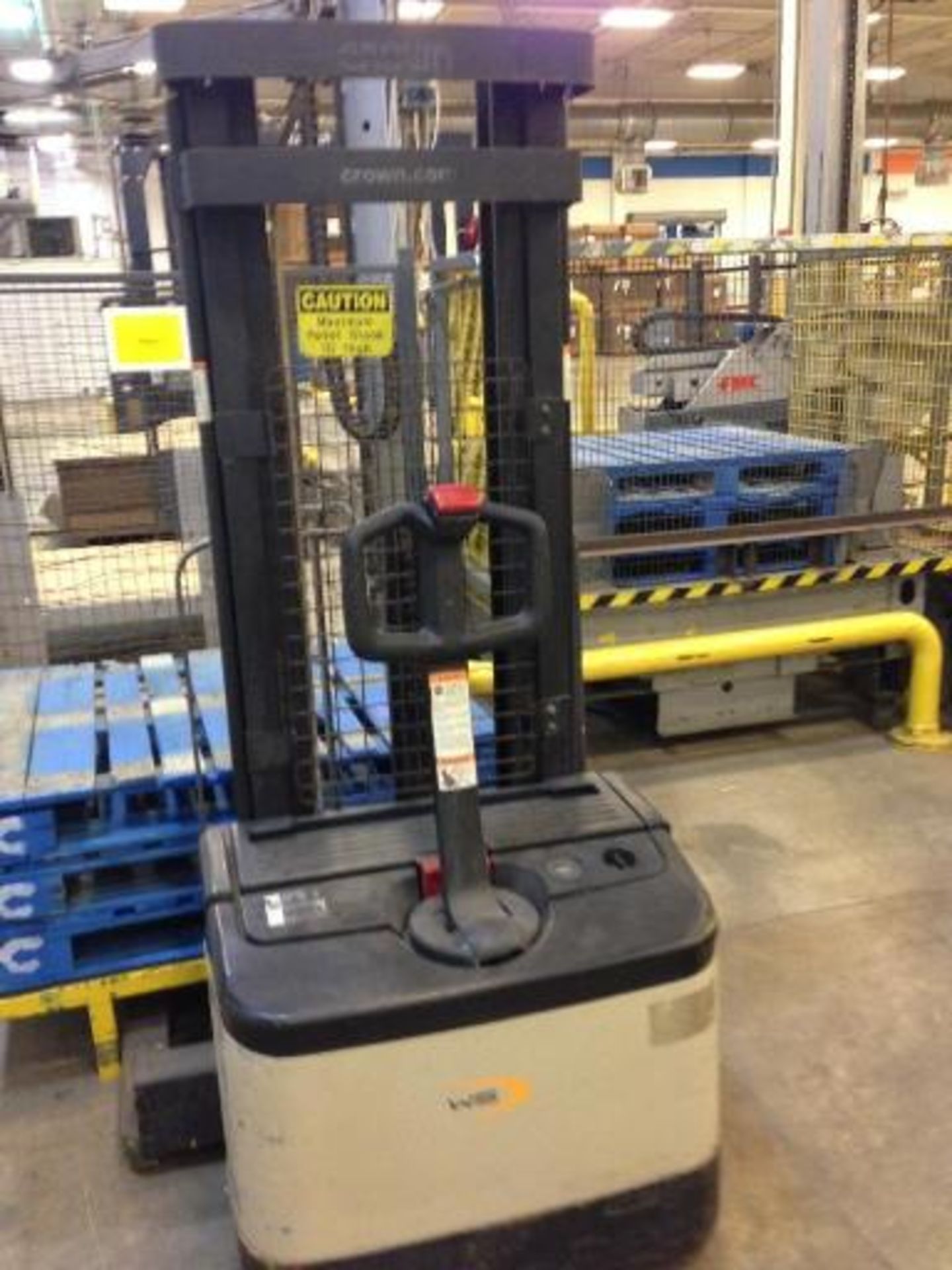 Crown electric pallet jack WS 2000 series. Located in Marion, Ohio Rigging Fee: $75