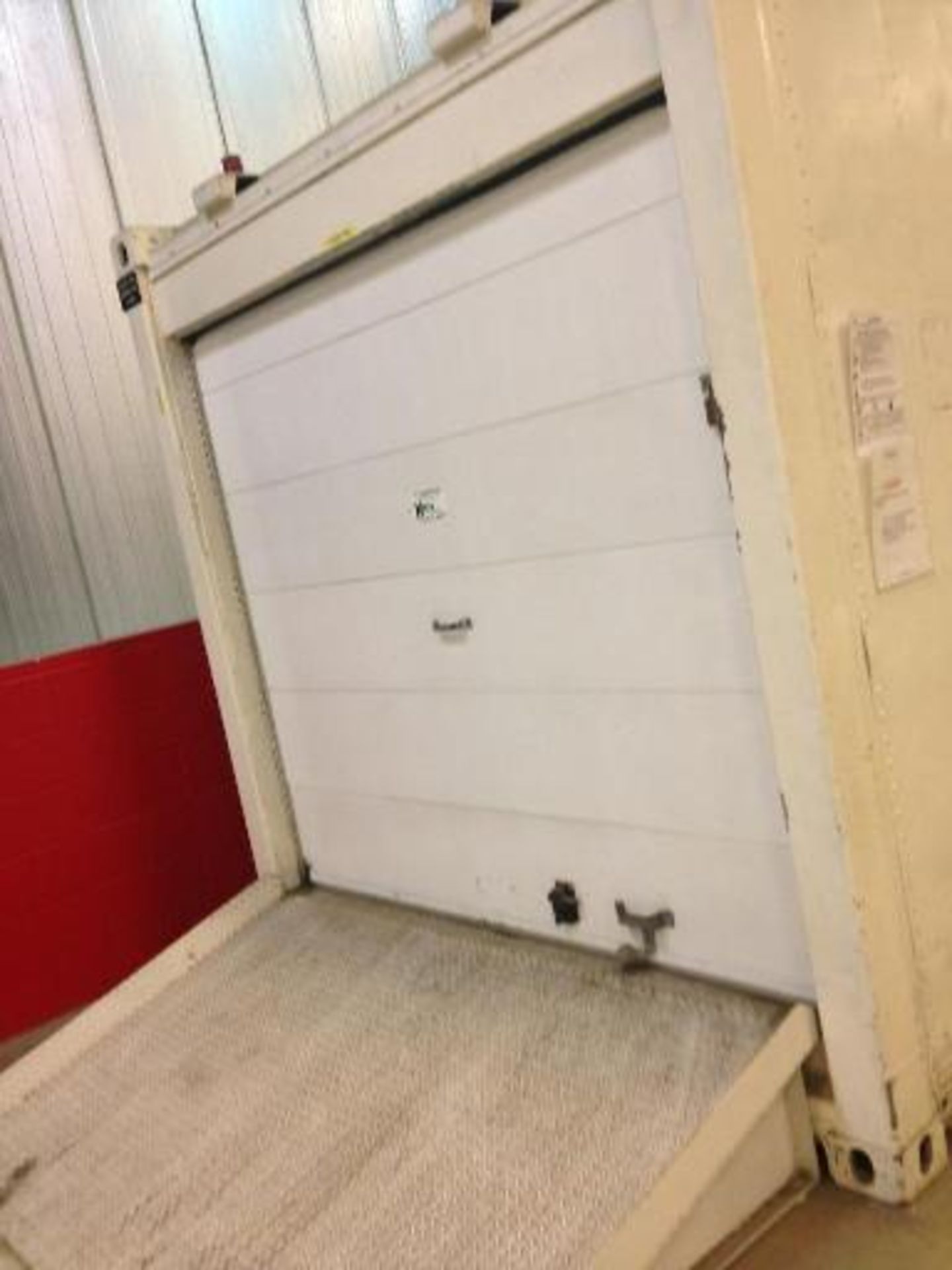 40 ft. Insulated shipping container door and ramp on both ends NO COMPRESSOR. Located in Marion, - Image 2 of 3