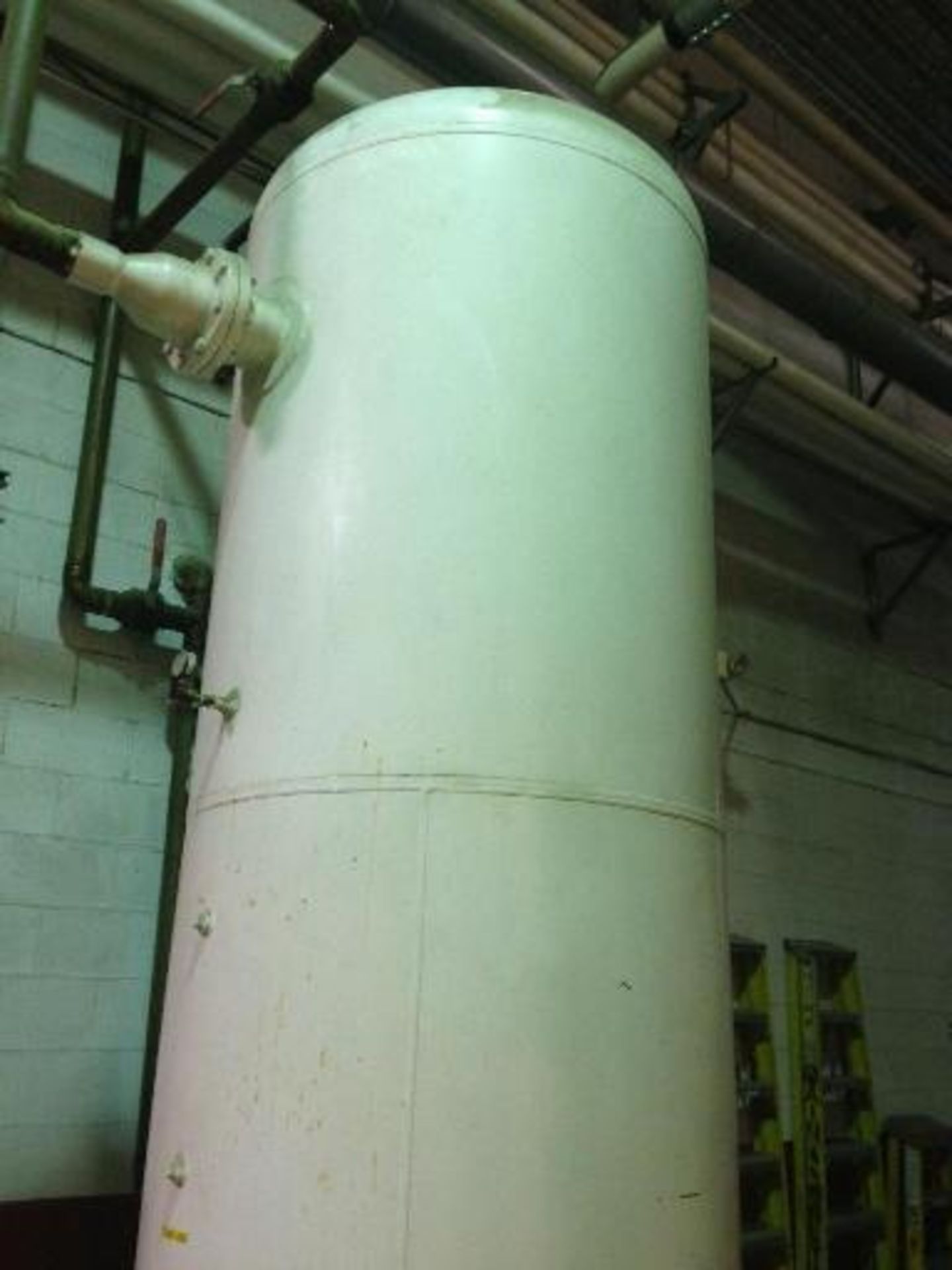 Vertical air receiver, mild steel. Located in Marion, Ohio Rigging Fee: $350 - Image 2 of 3