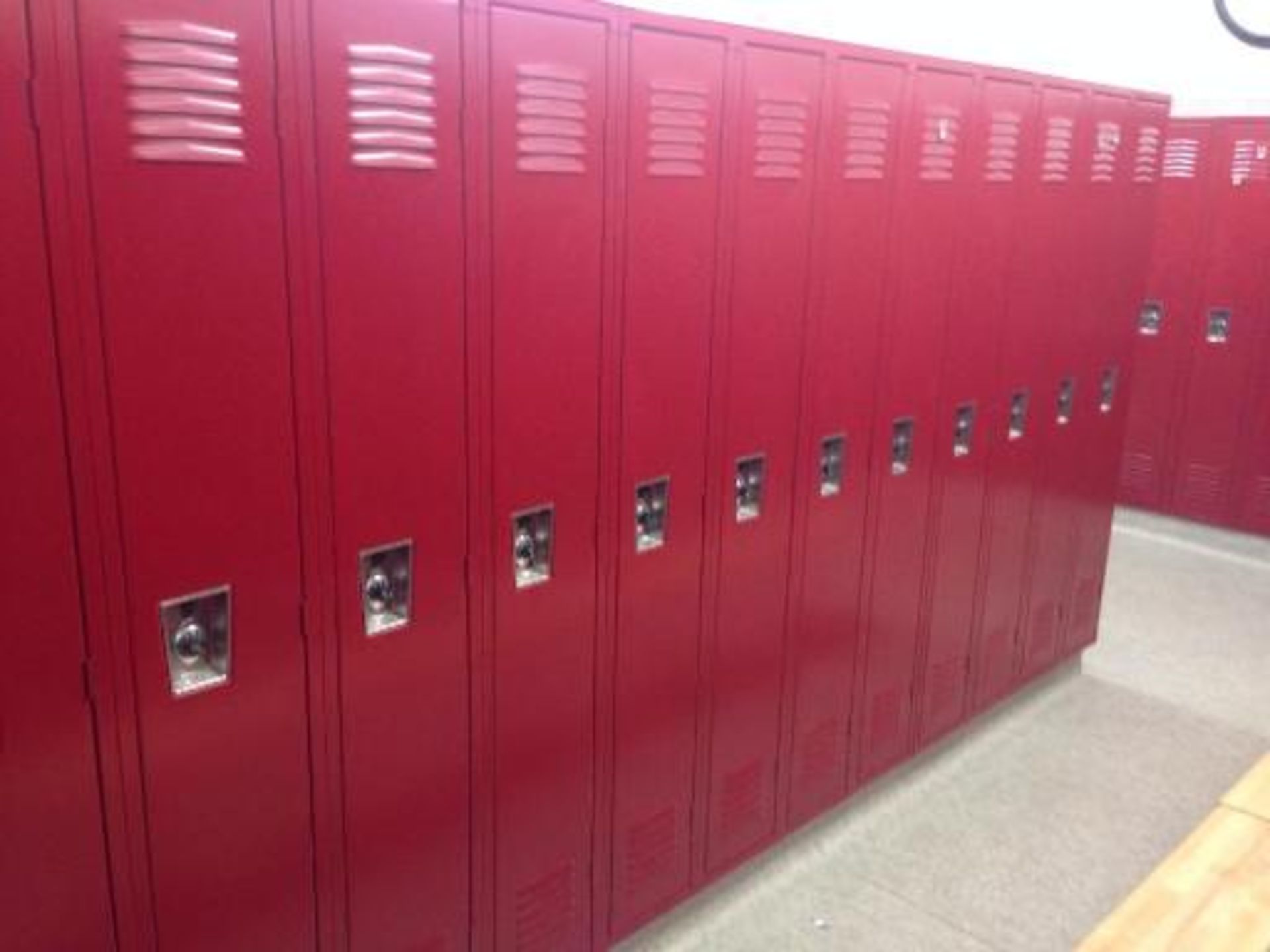 (201) men and women's lockers, Room 4521. Located in Marion, Ohio Rigging Fee: $600