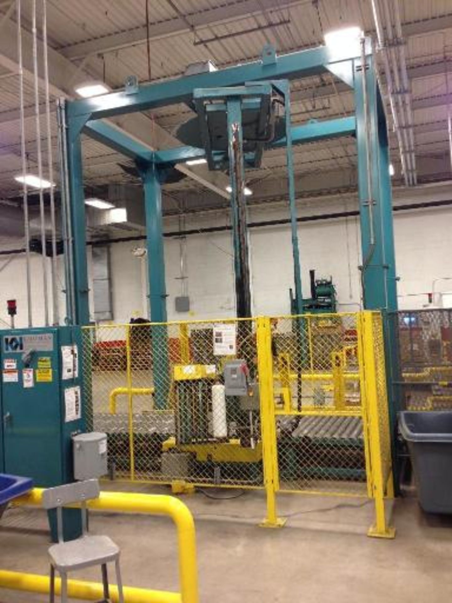 Kaufman pallet stretch wrapper with out feed with safety cage. Located in Marion, Ohio Rigging