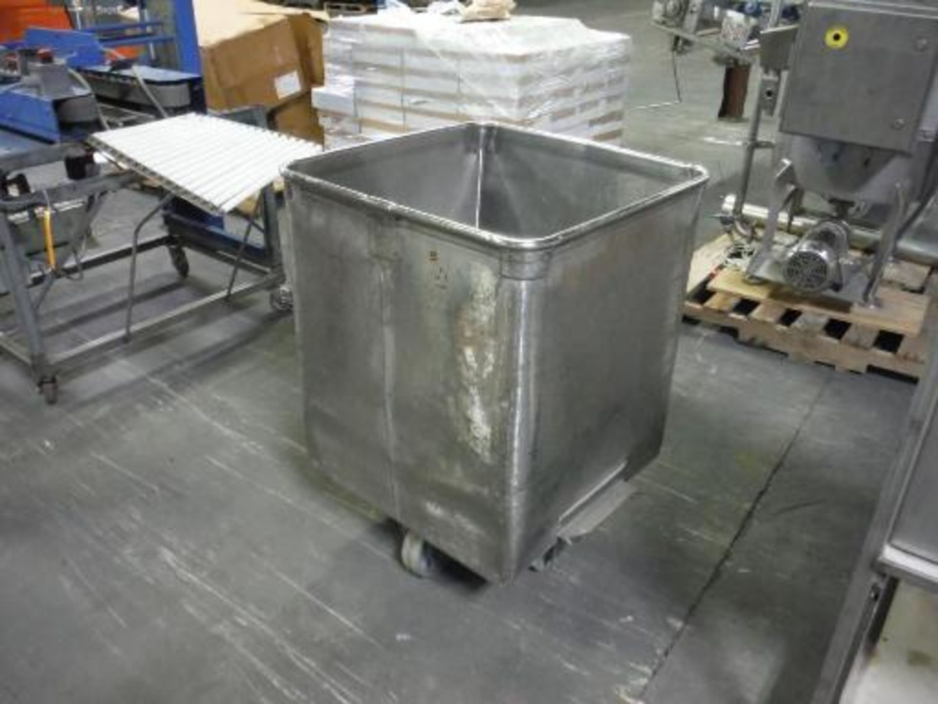 SS trough, 24 in. long, 24 in. wide, 28 in. tall, on casters This item is located in Wisconsin **