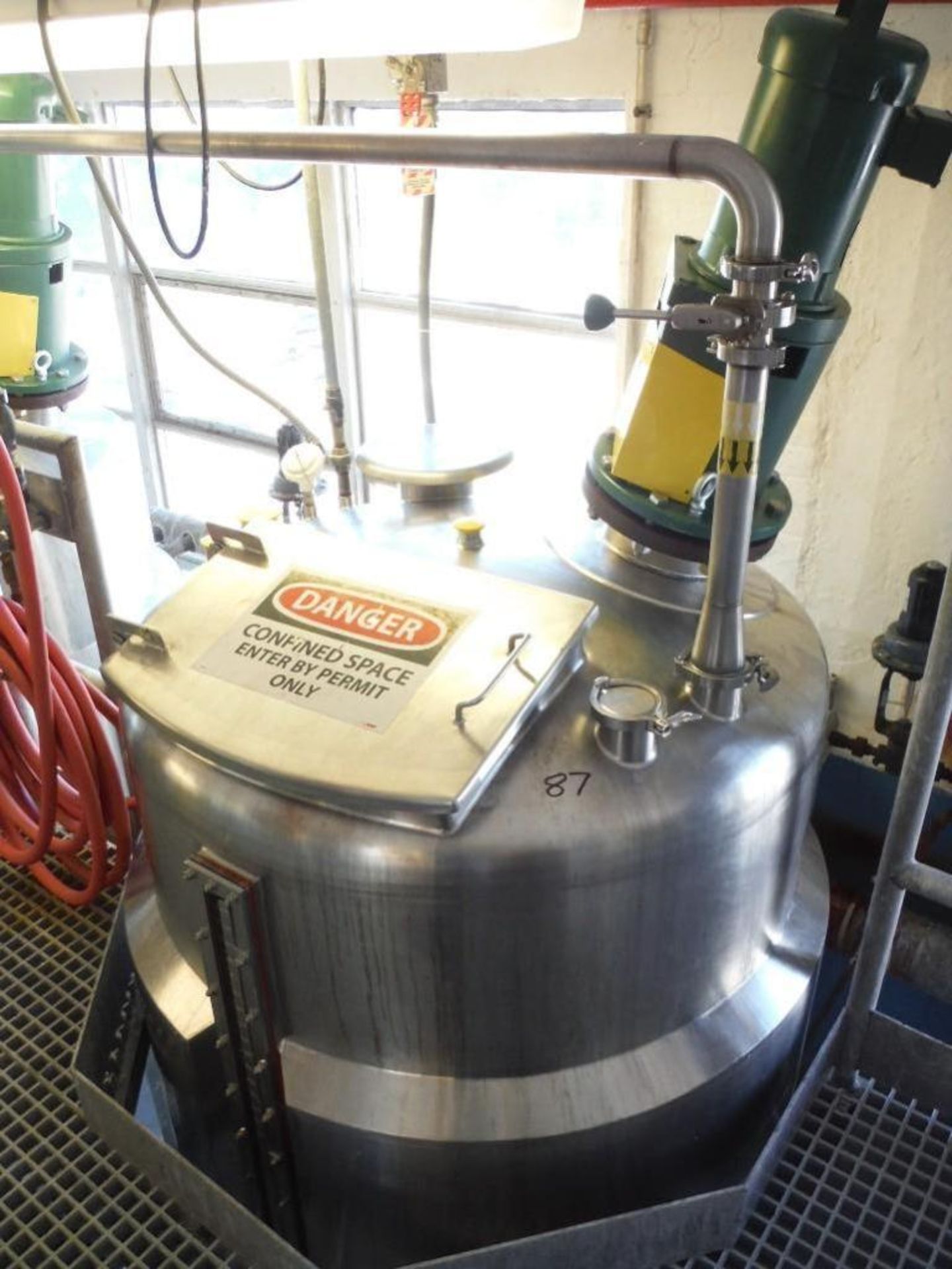 Feldmeier jacketed 400 Gal tank, 5ftx5ft, w/ SPX Mixer, Model: XDC350, 3.5 HP motor / Rigging