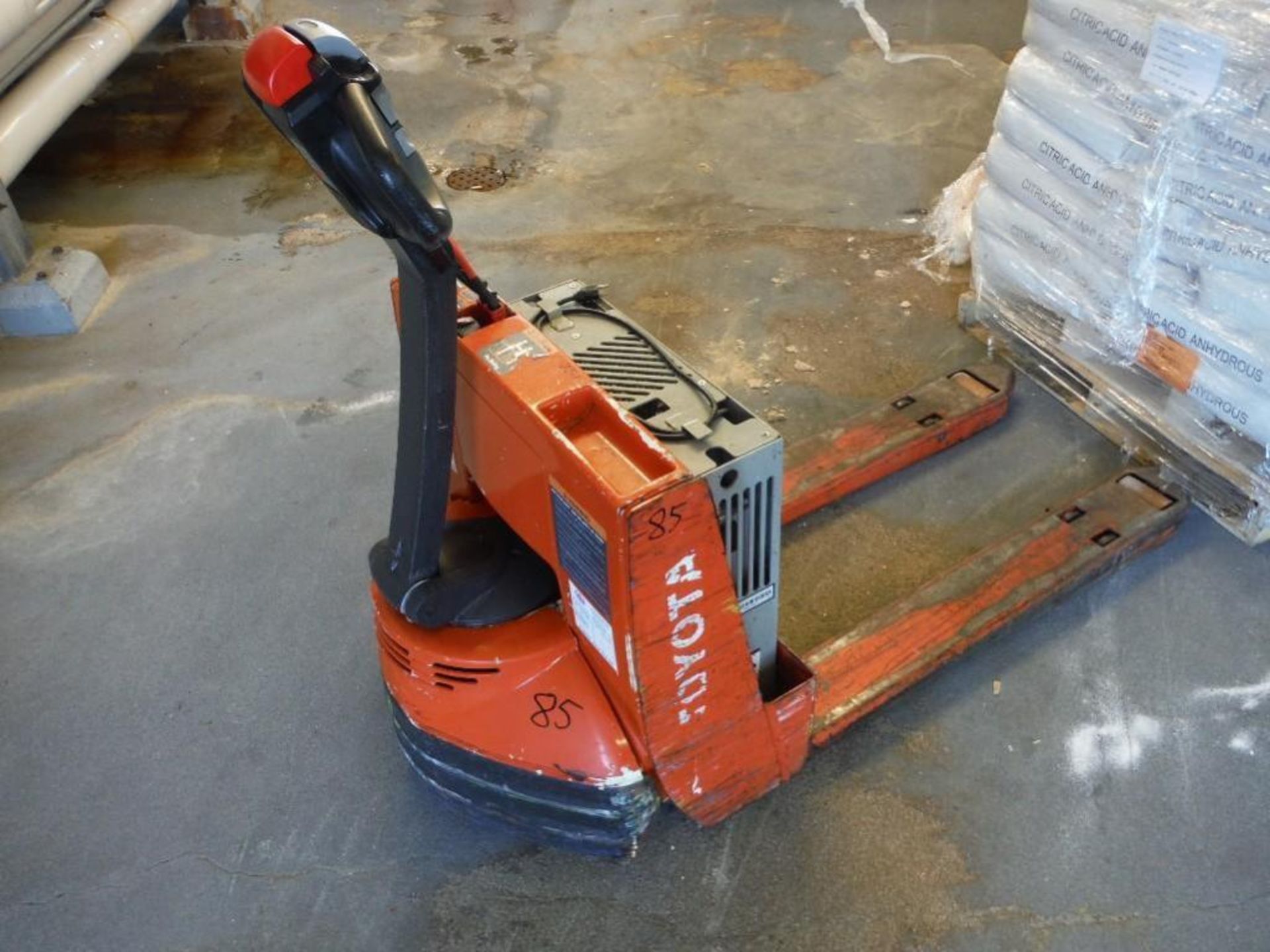 Toyota electric pallet jack, 4500lbs, Model: 7HBW23, S/N: 7HBW23-36717 / Rigging Fee: $35