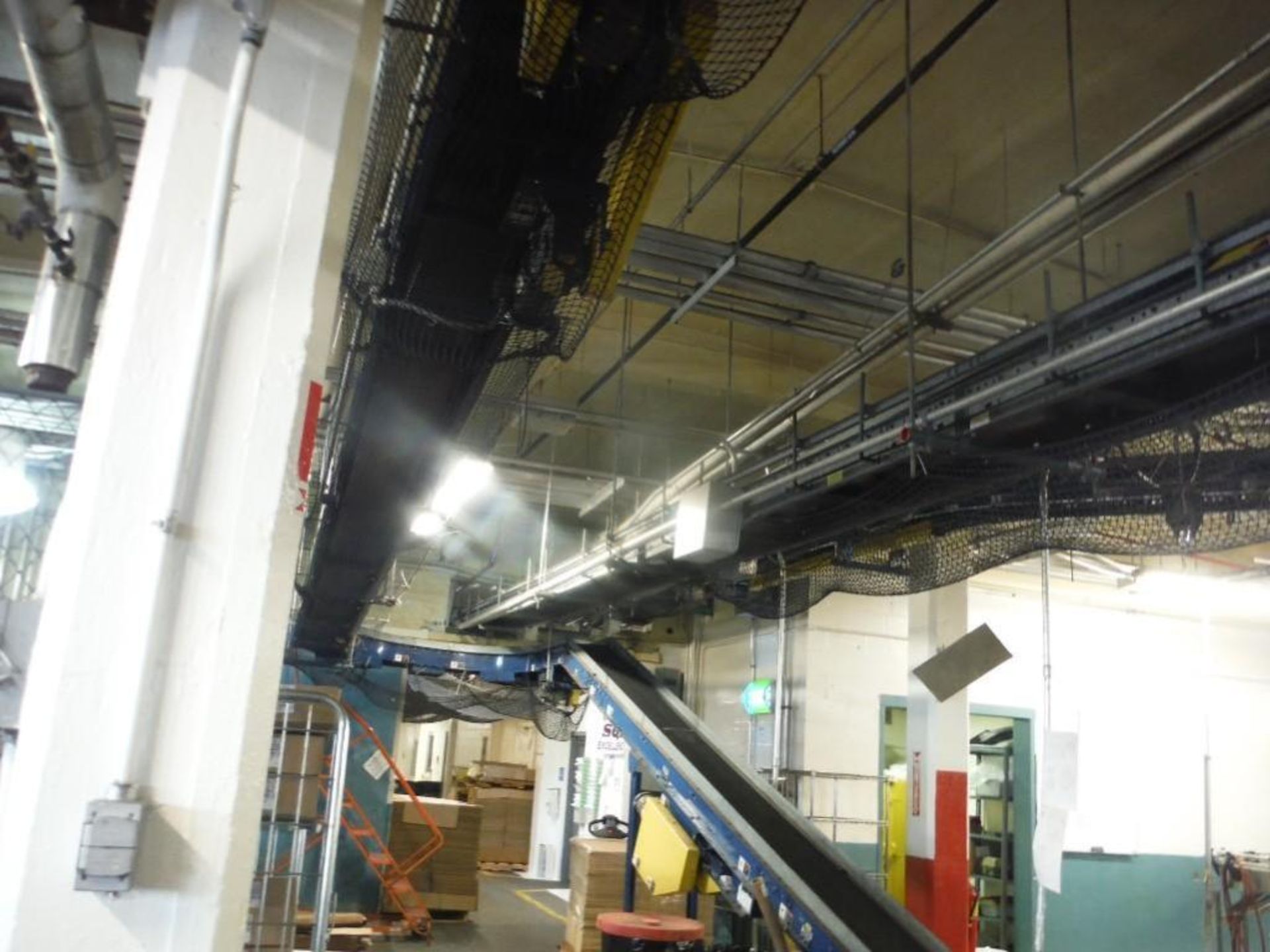 Approx. 1500ft of Power Roller and Belt Conveyor  Rigging Fee: $10000 - Image 3 of 10