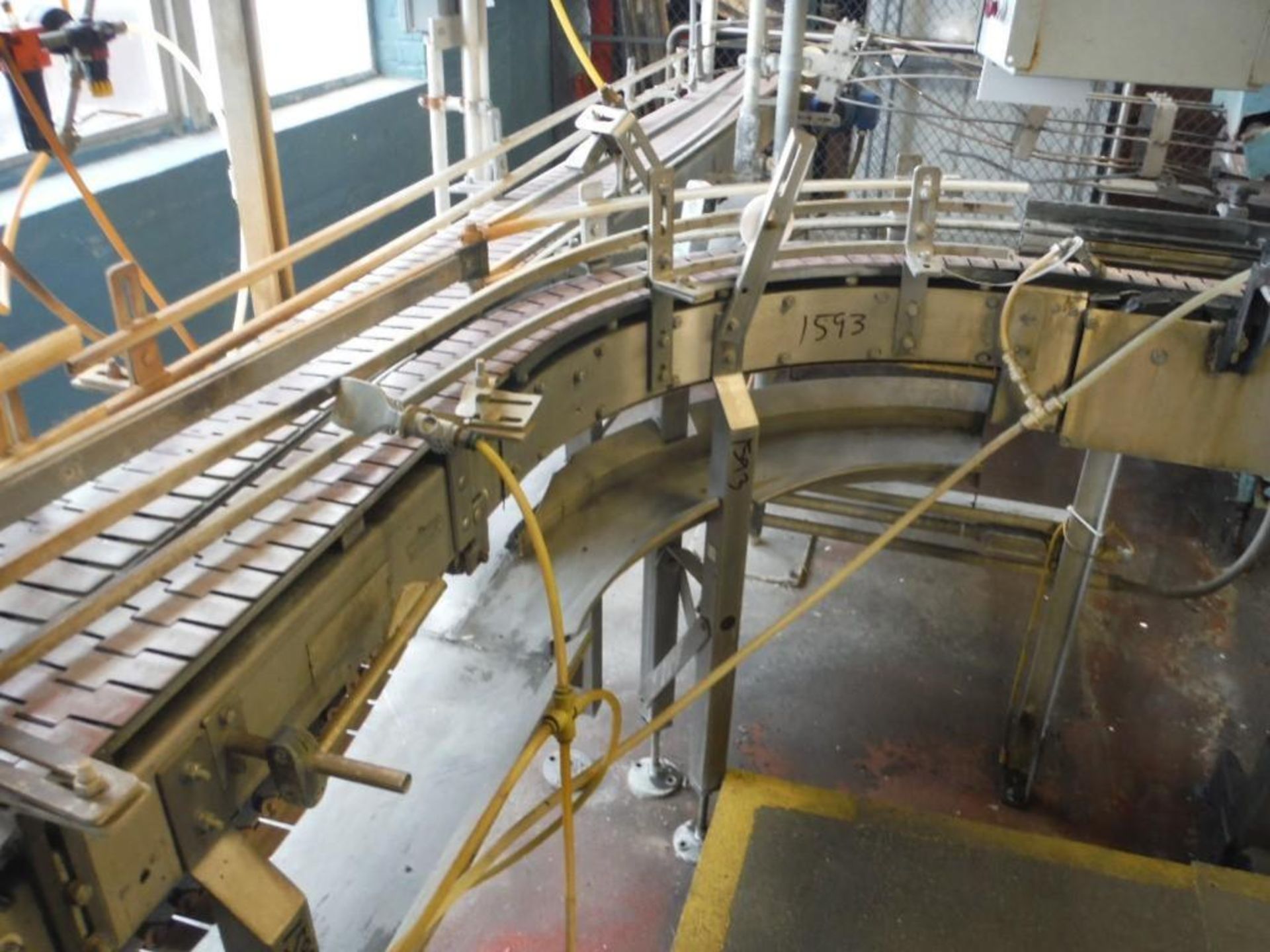 Arrowhead Conveyor Company Table Top Power Conveyor, 5ft 90 degree, 5ft x 4 1/2in x 40in tall - NO
