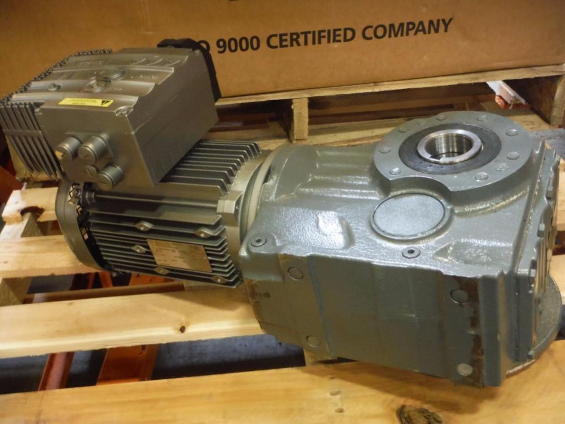 (4) Pallets of Miscellaneous motors, drives, and gearboxes (LOT)  Rigging Fee: $40 - Image 3 of 5