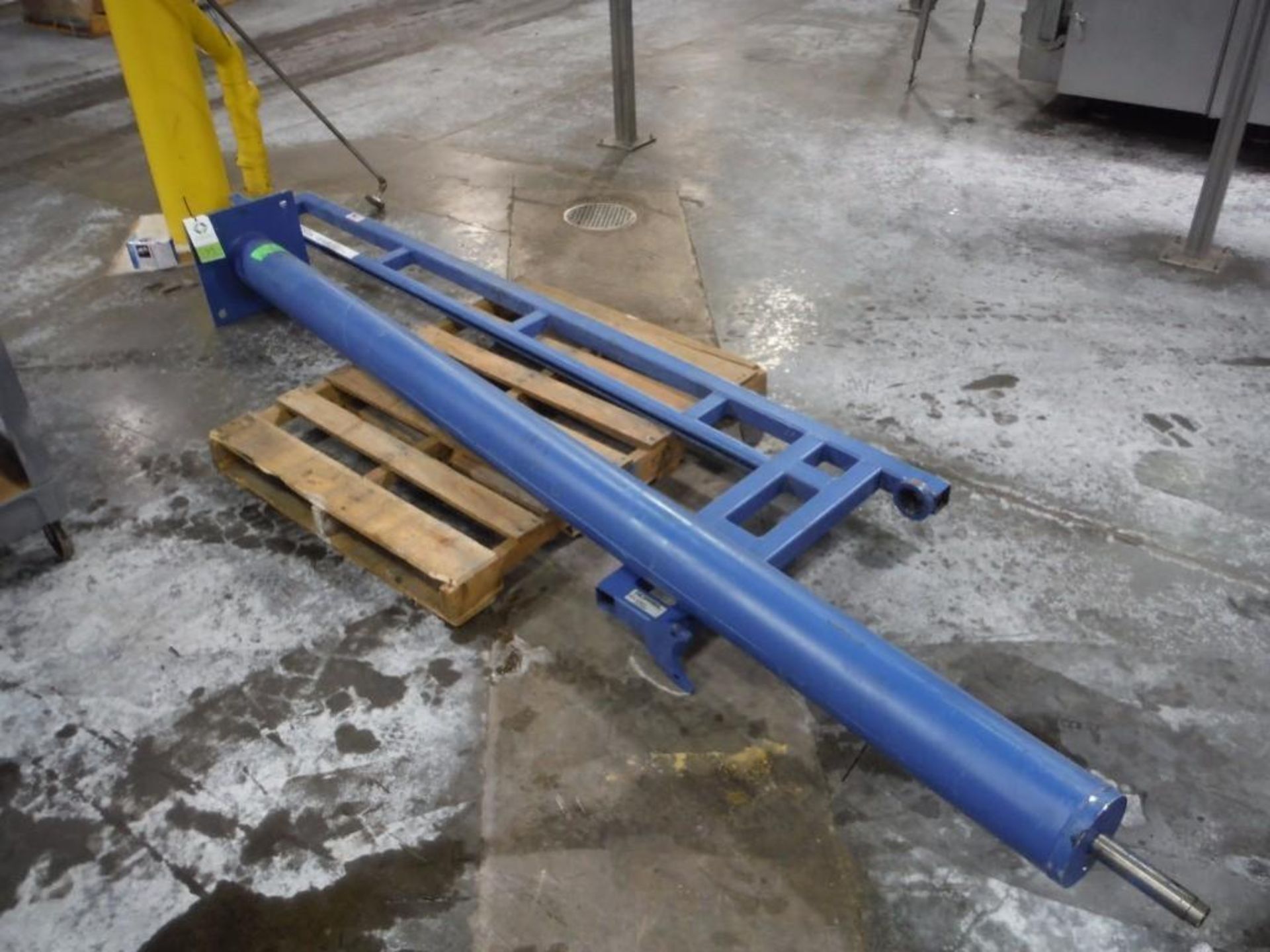 Gorbel jib crane, 150 lb capacity / Rigging Fee: $100