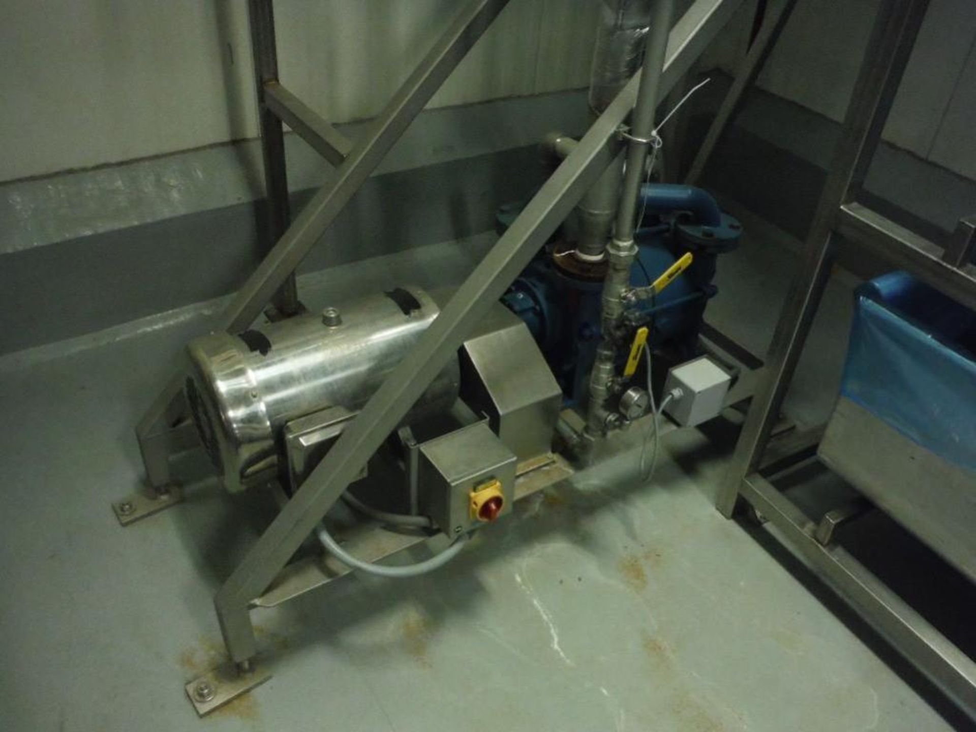 SS vacuum system, includes (1) SS horizontal chamber 118 in. long x 30 in. dia., (1) Travaini vacuum - Image 5 of 15