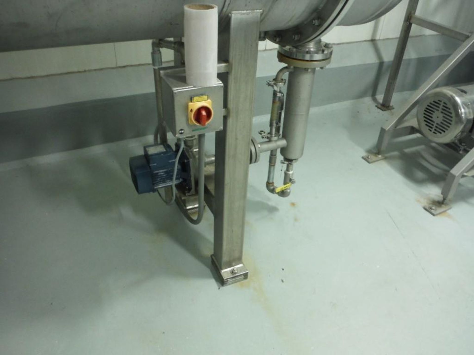 SS vacuum system, includes (1) SS horizontal chamber 118 in. long x 30 in. dia., (1) Travaini vacuum - Image 3 of 15