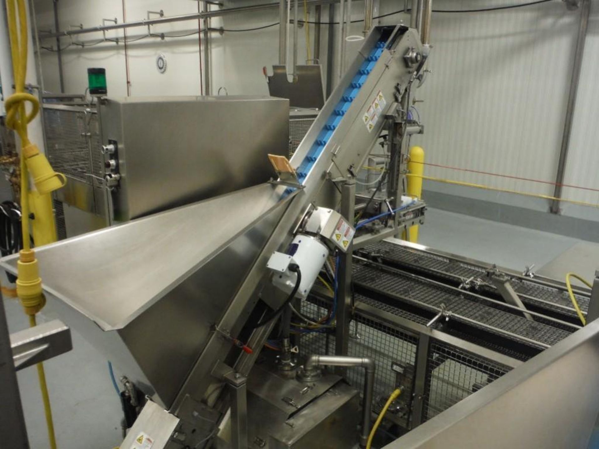 2011 Multi-fill SS filler with elevator, Model MPFSC-120-01, SN 590, 53 in. infeed x 93 in. discharg - Image 5 of 9