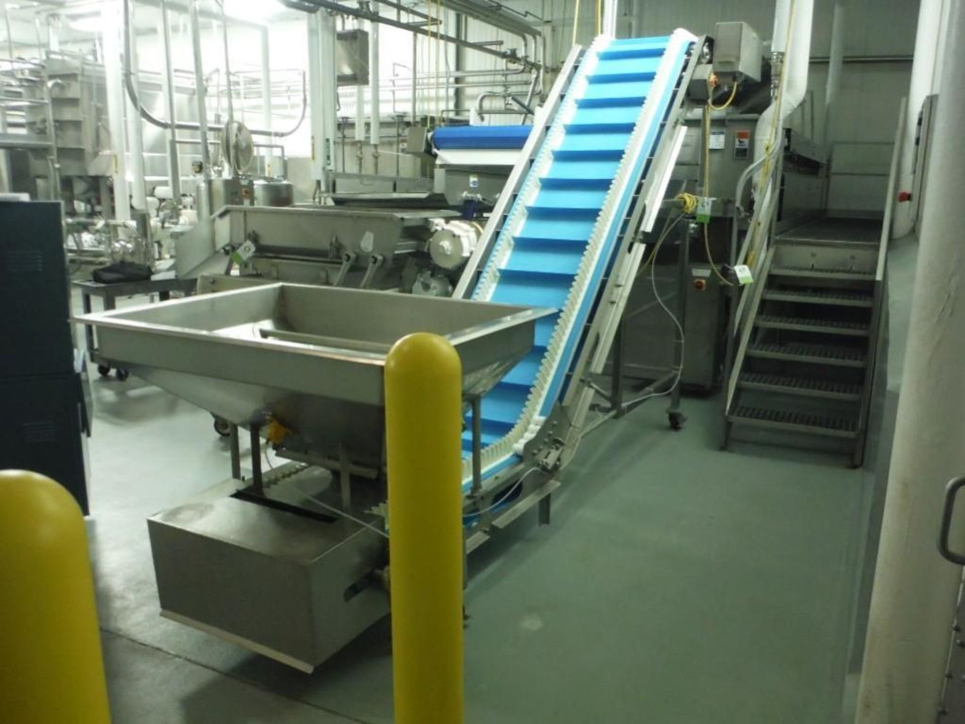 Commercial incline cleated belt conveyor, SN UBC0211-11560, 15 ft. long x 20 in. wide x 20 in. infee