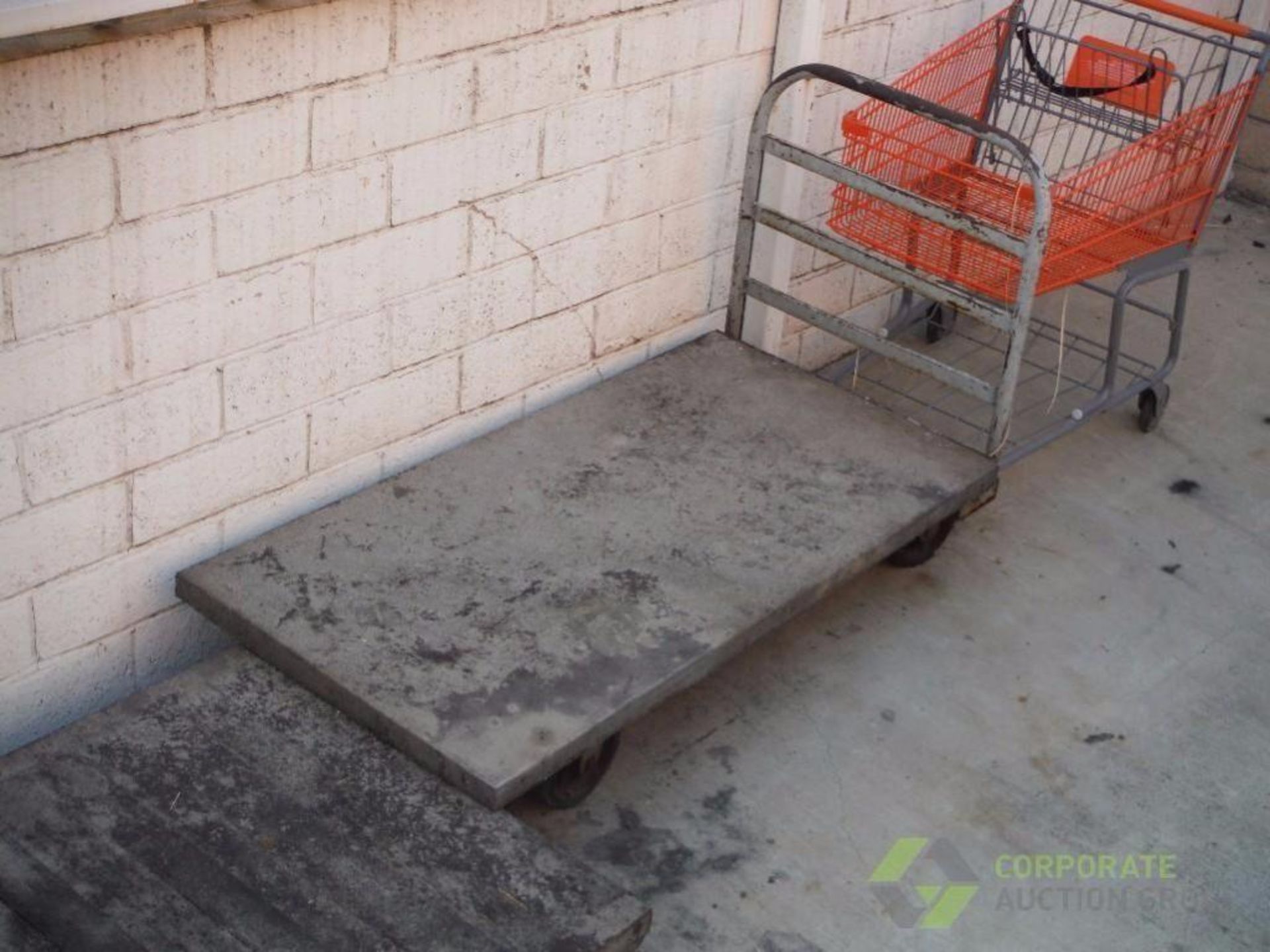 (1) Heavy duty Rubbermaid flat cart and (4) Misc. flat carts. **(Located in Pico Rivera, CA)** Riggi - Image 7 of 10