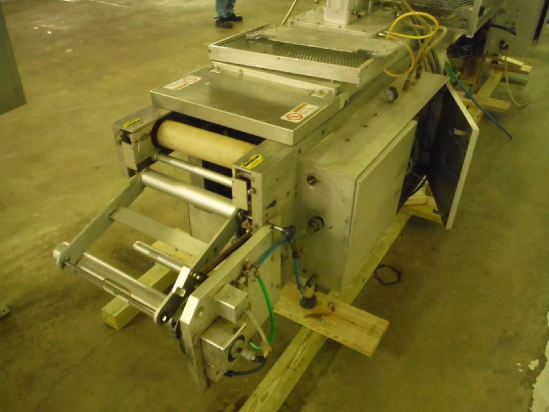 1990 Multivac R700 Cap Forming Machine, Model: R700/MC, S/N: 10126/71, with Busch 250 vacuum - Image 9 of 23