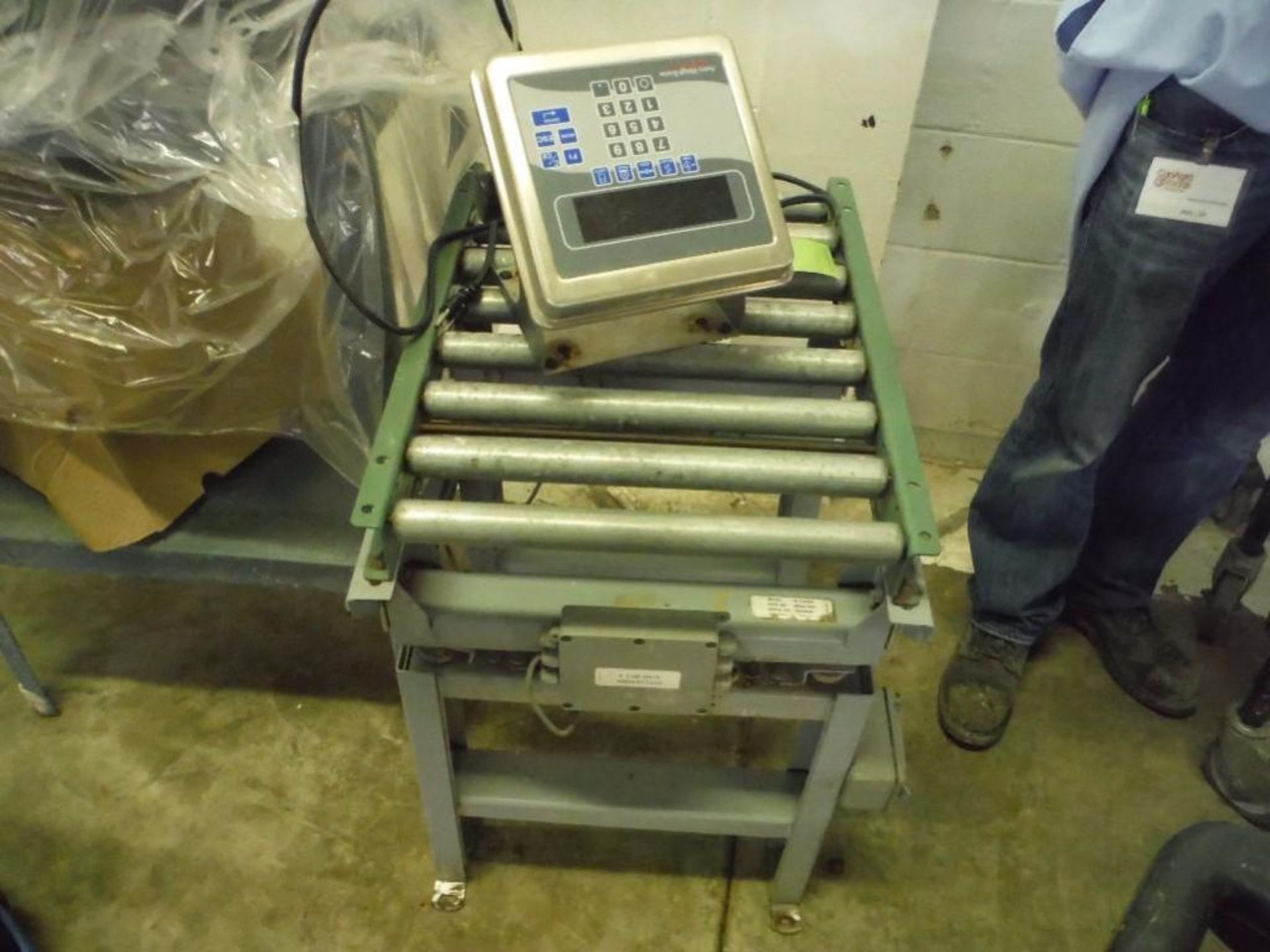 MS Powerless Roller conveyor with load cells and 50 lb scale, 24 in x 20 in. ** (Located in Forest - Image 4 of 4