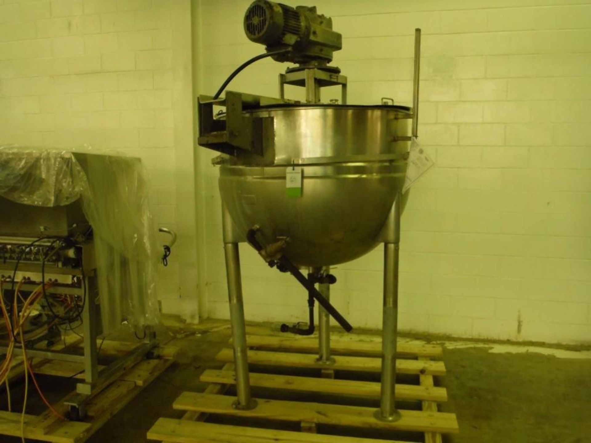 1972 LEE 200 gal SS 1/2 jacketed mixing tank, S/N: W611C, full sweep. ** (Located in Forest Park,