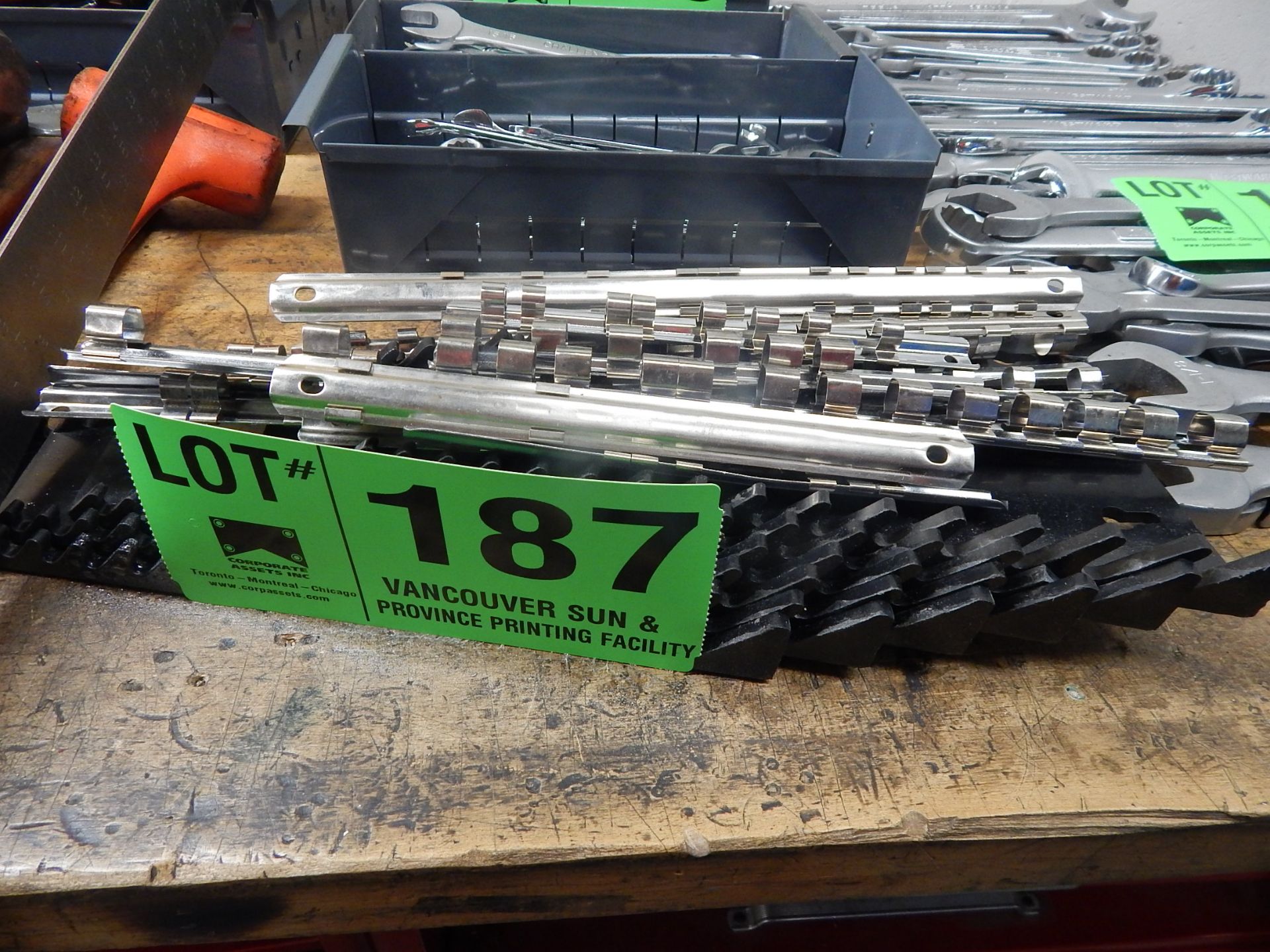 LOT/ WRENCHES AND SOCKET HOLDERS