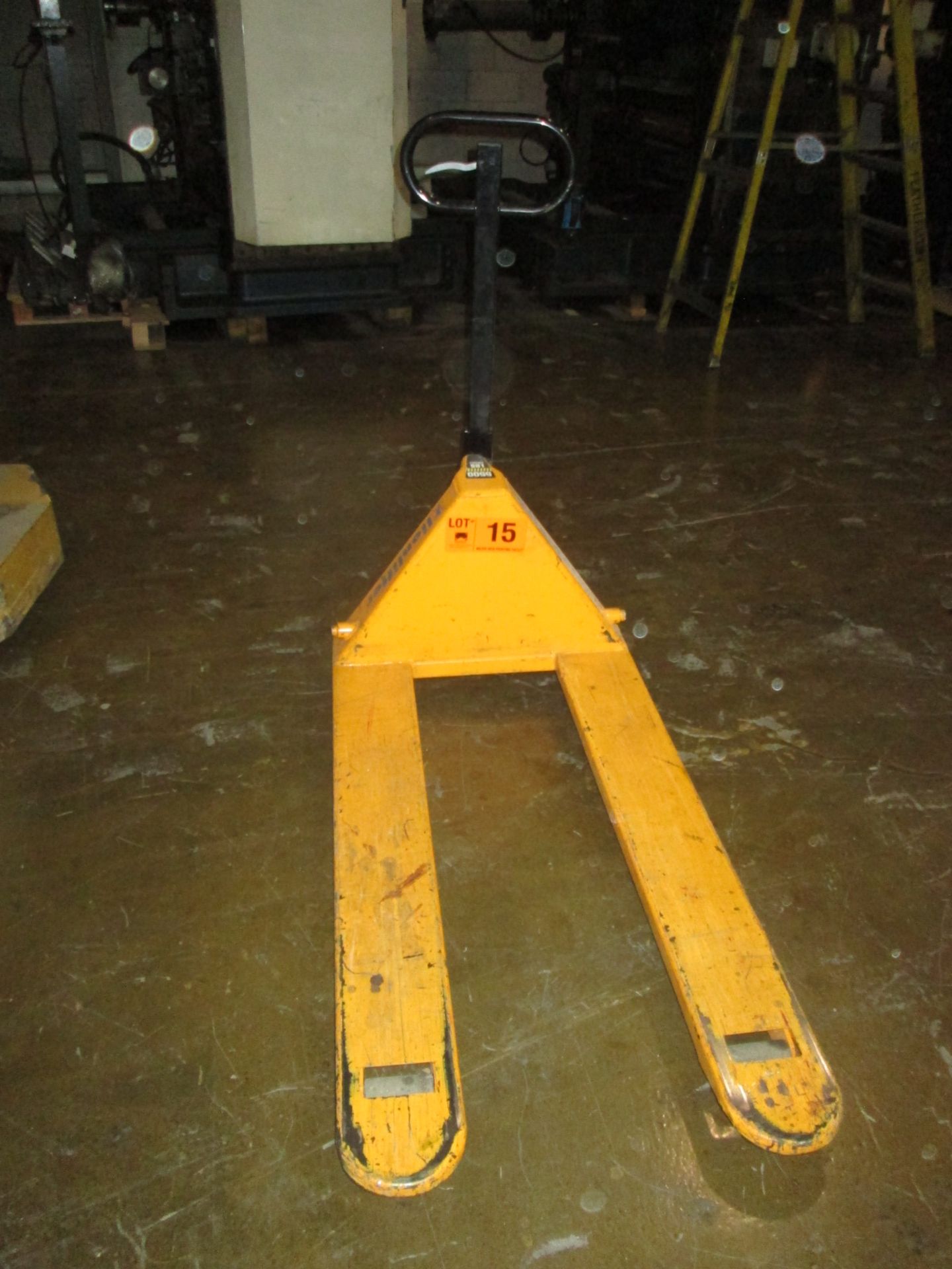 HYDRAULIC PALLET TRUCK