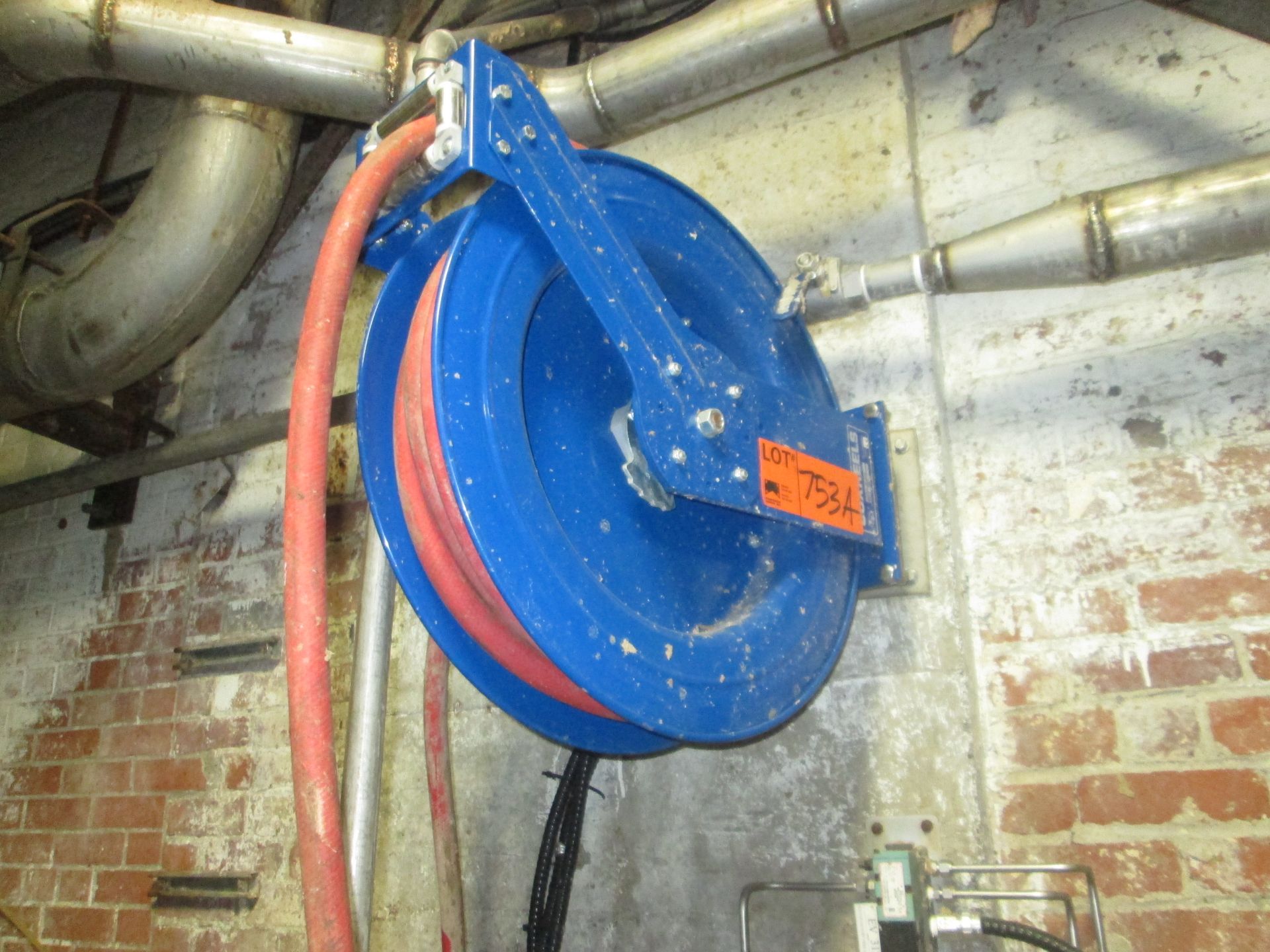 RETRACTABLE HOSE REEL (CI)