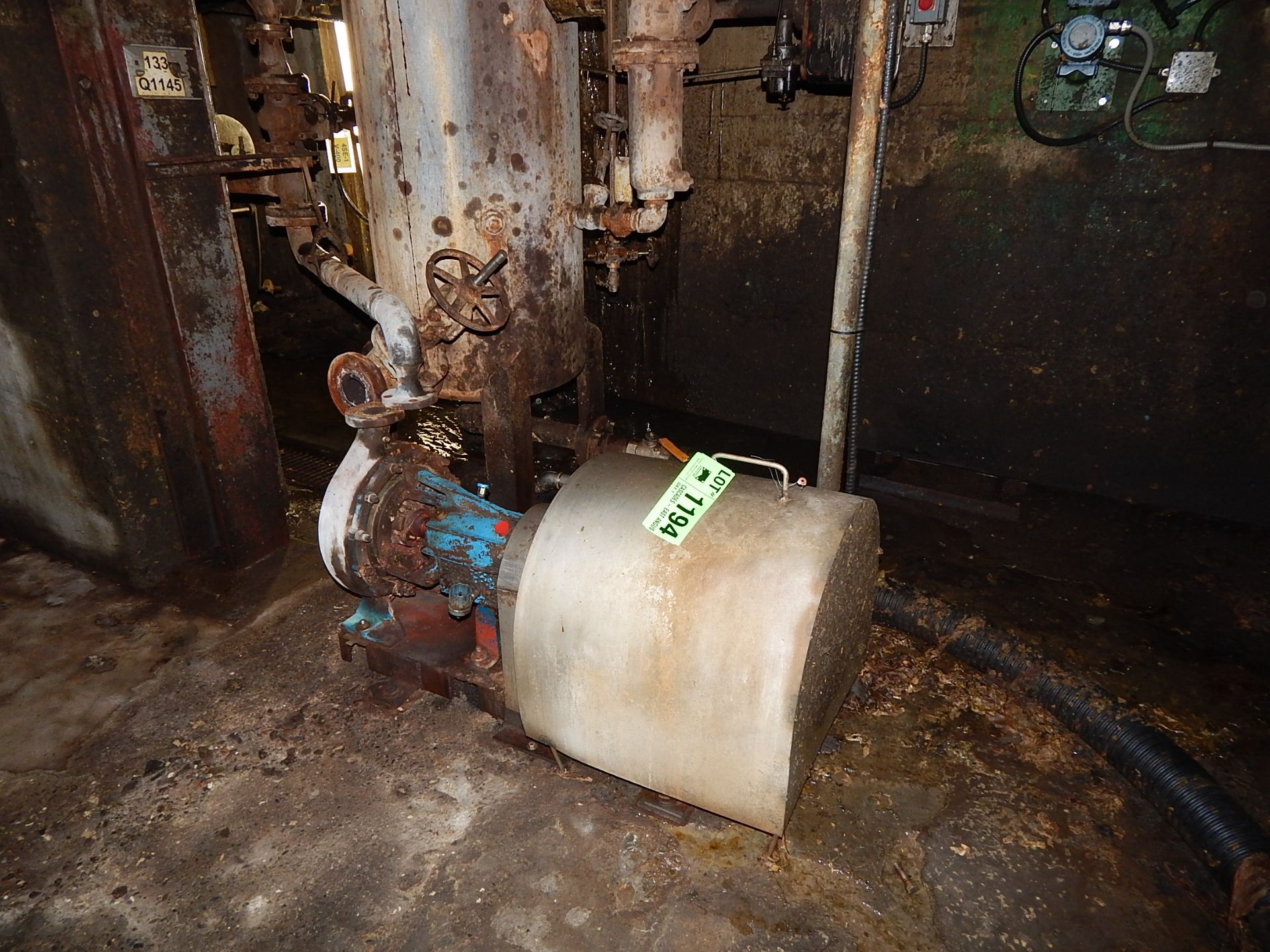 LOT/ CENTRIFUGAL PUMP WITH TANK AND 7.5 HP 1800RPM FR:284 MOTOR(CI)