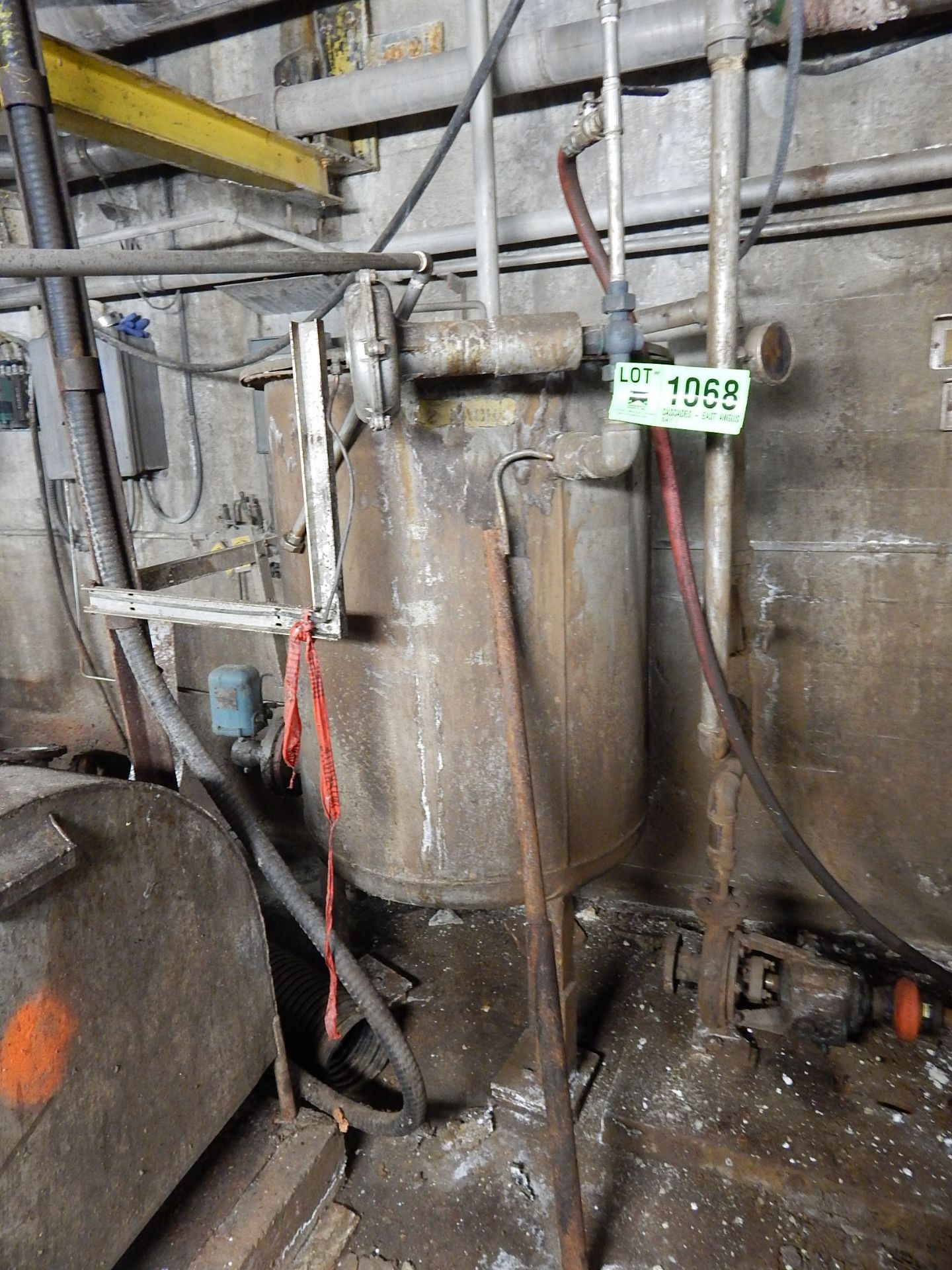 LOT/ STAINLESS STEEL TANKS (CI)