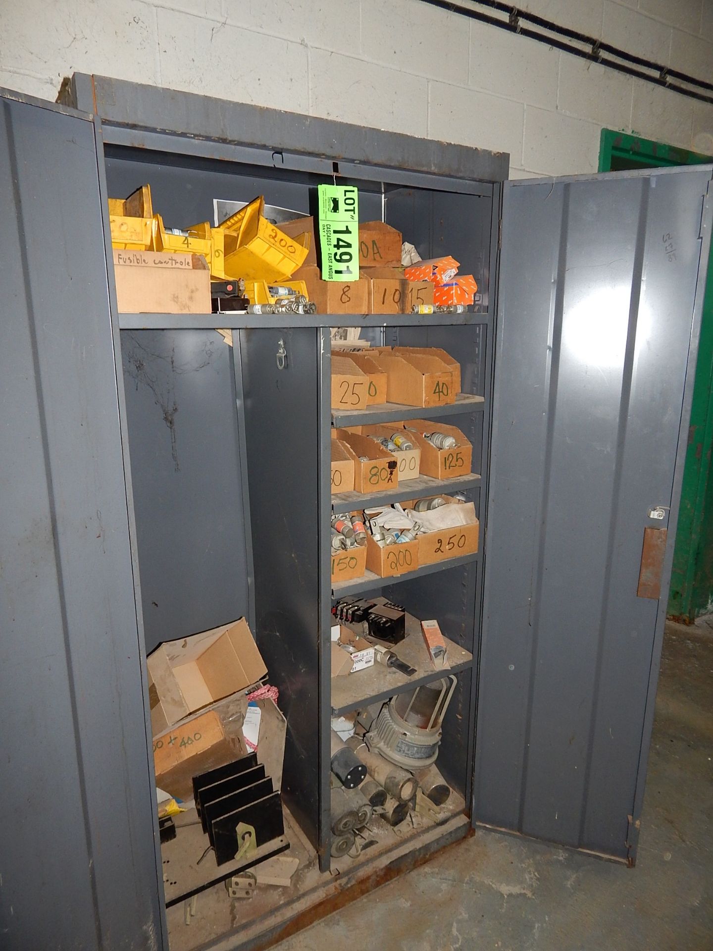 LOT/ CABINET WITH CONTENTS (CI)