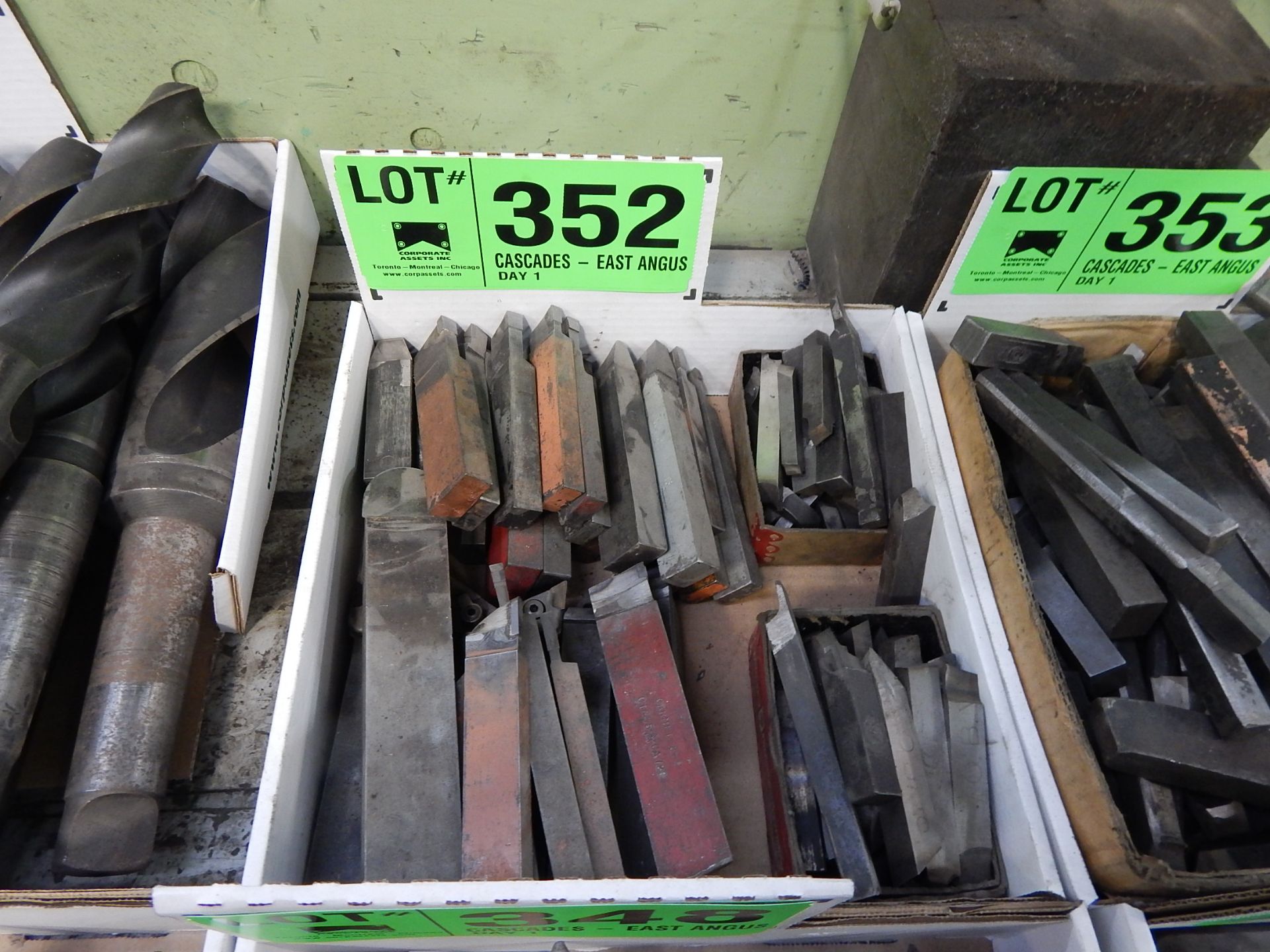 LOT/ CARBIDE LATHE TOOLING