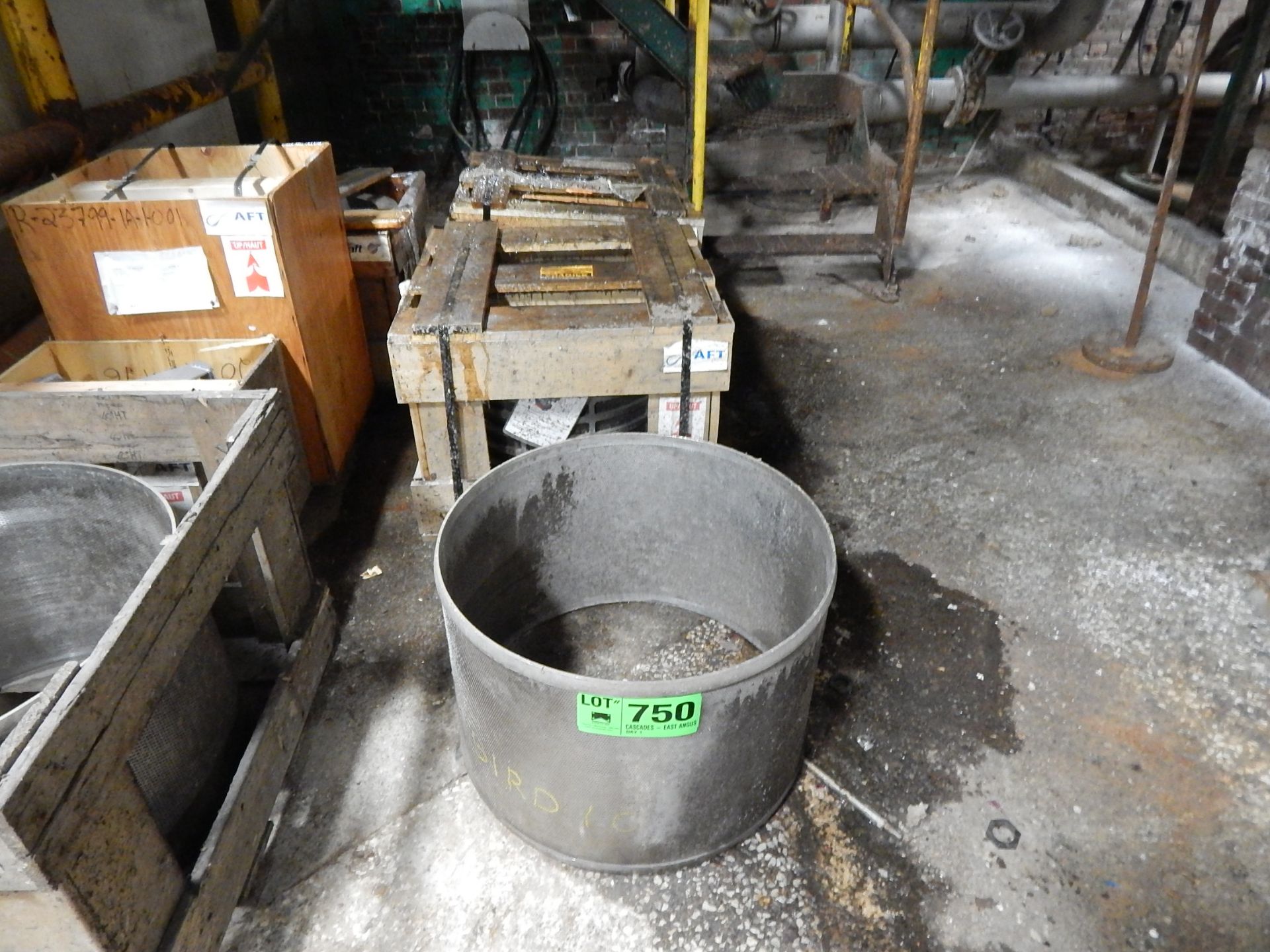 LOT/ SPARE STAINLESS STEEL BASKETS