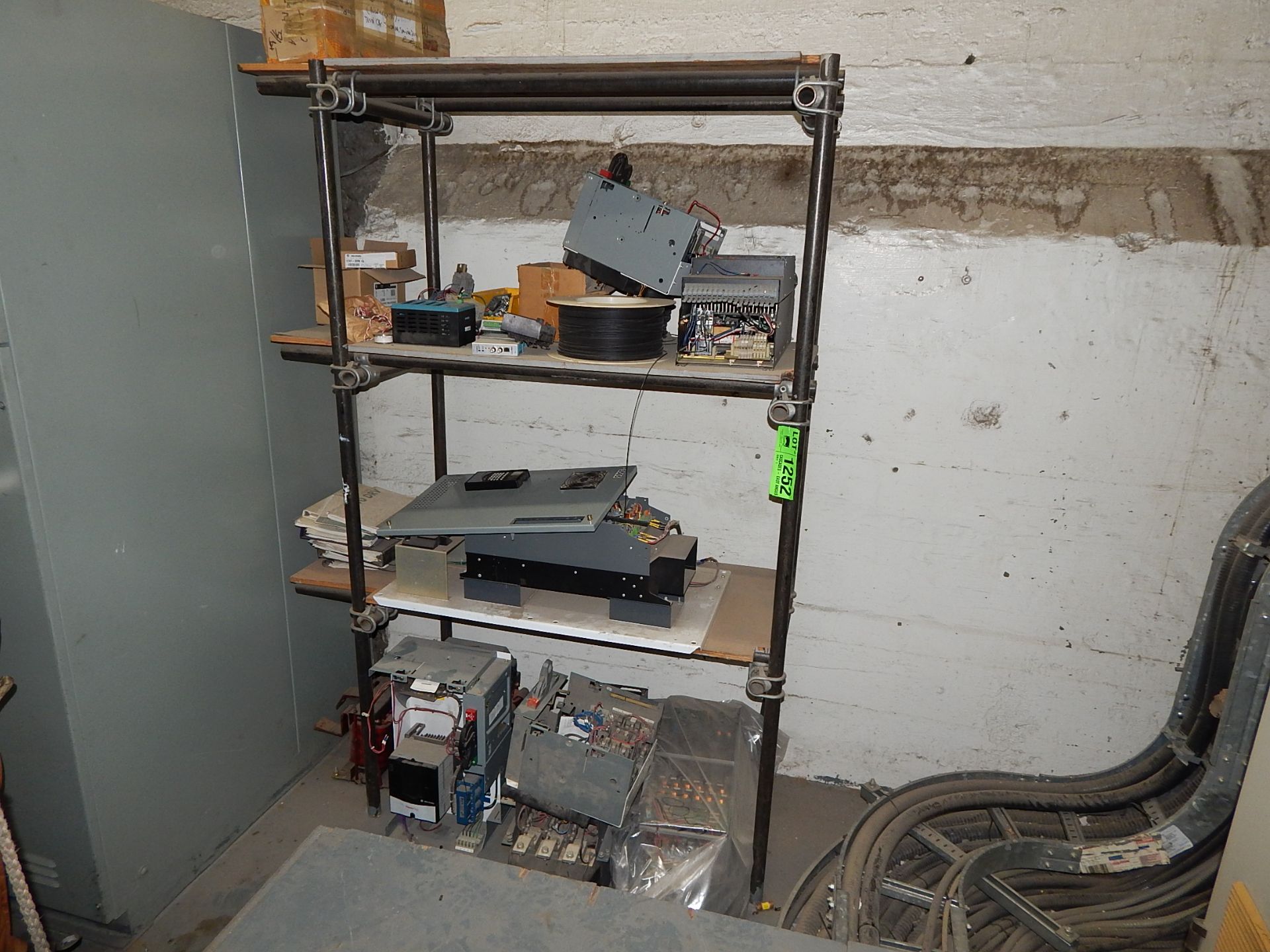 LOT/ SHELF WITH CONTENTS (CI)