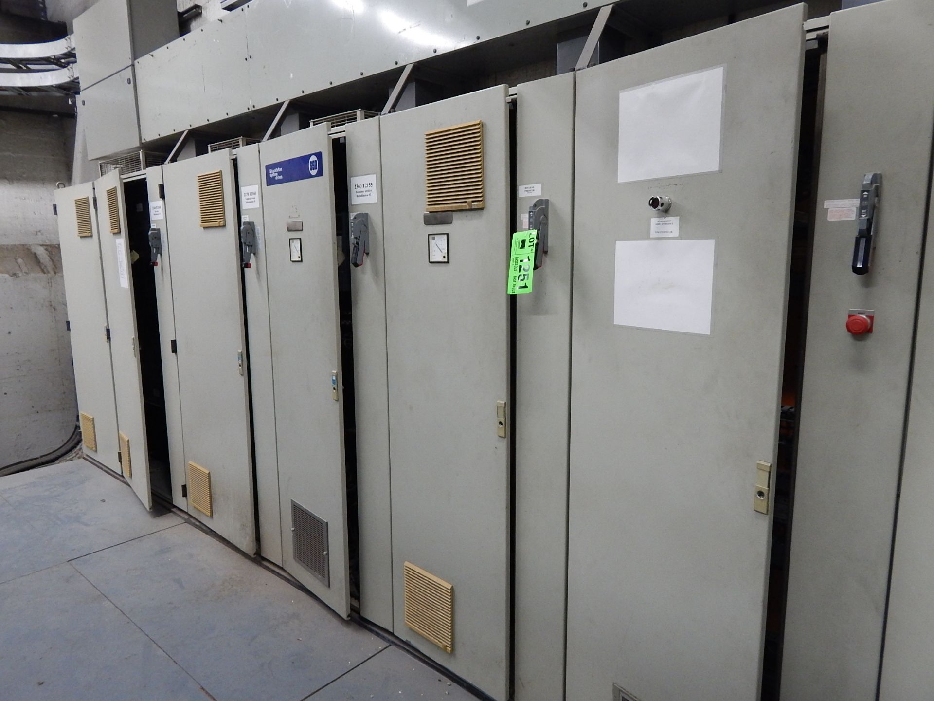 LOT/ CABINETS WITH DRIVES (CI)