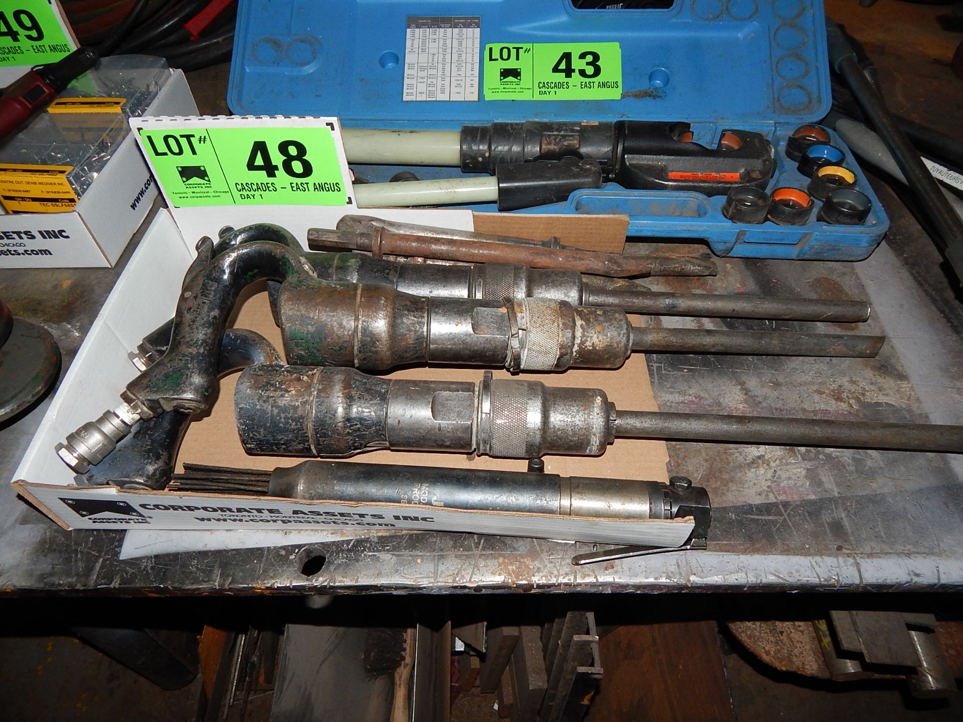 LOT/ PNEUMATIC CHISELS