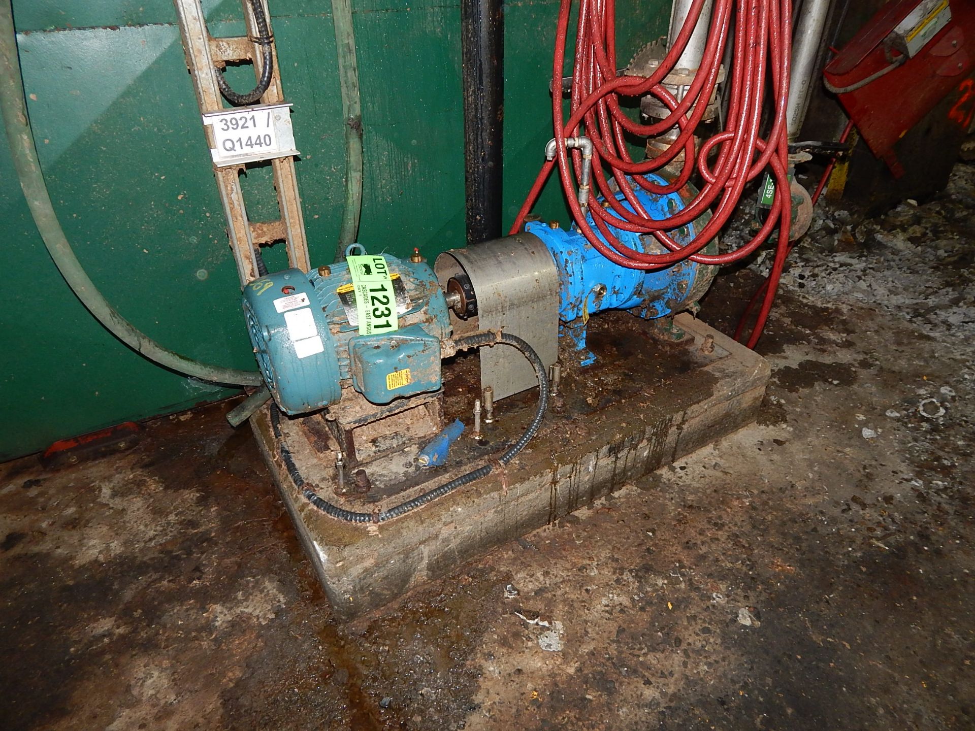 LOT/ 10HP 1760RPM FR:215T ELECTRIC MOTOR WITH GOULDS PUMP (CI)