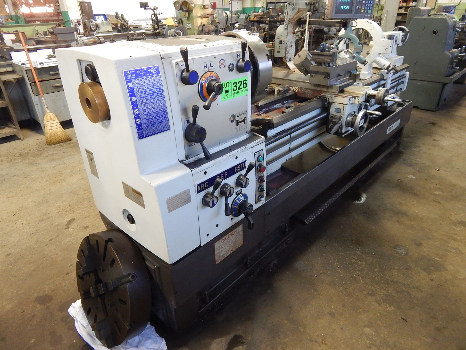 VICTOR S-2280S GAP BED ENGINE LATHE WITH 22" SWING OVER BED, 29" SWING OVER GAP, 80" CENTERS, 10"