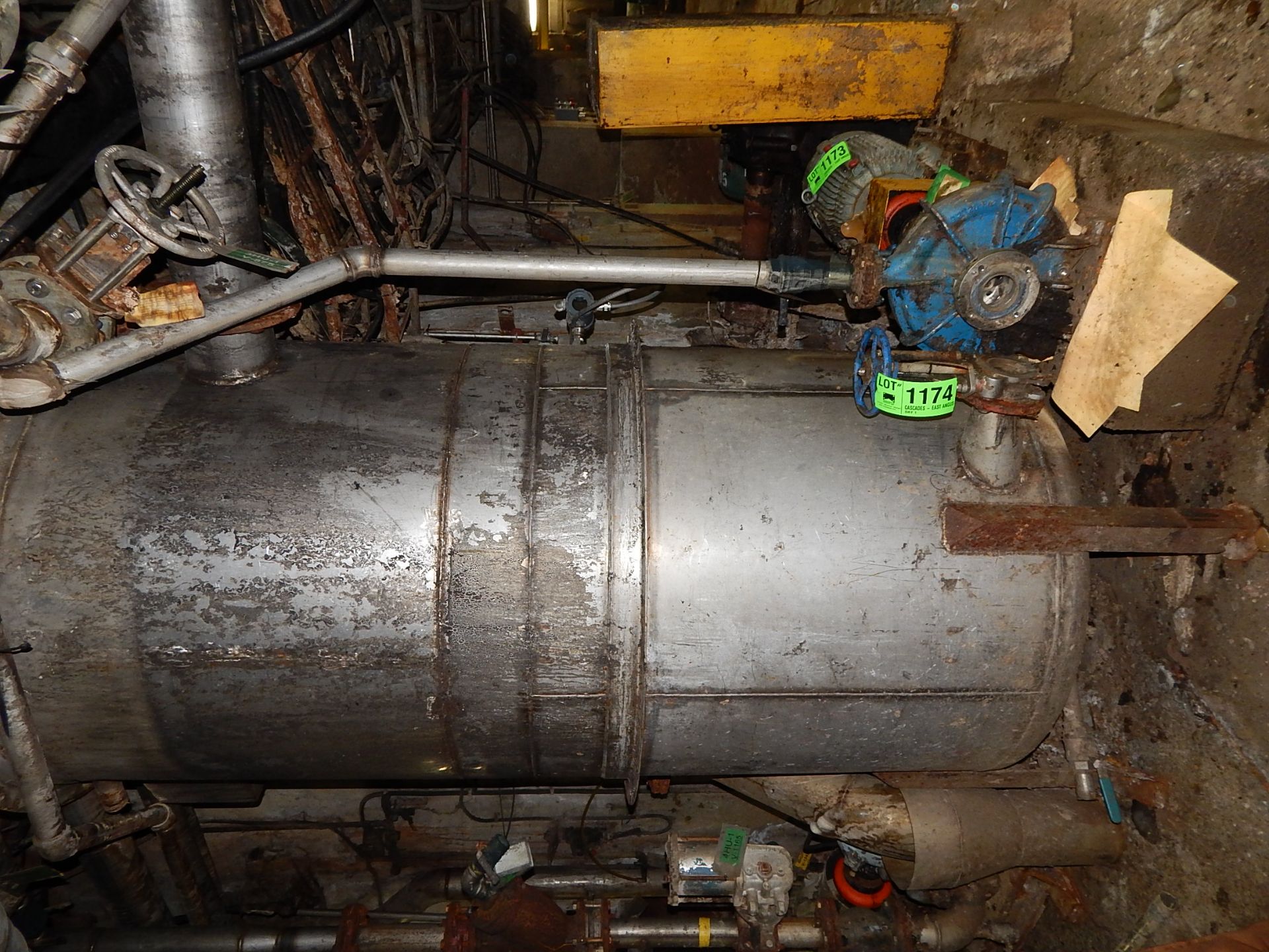 LOT/ STAINLESS STEEL HOLDING TANK WITH VALVES AND SENDING UNITS (CI)