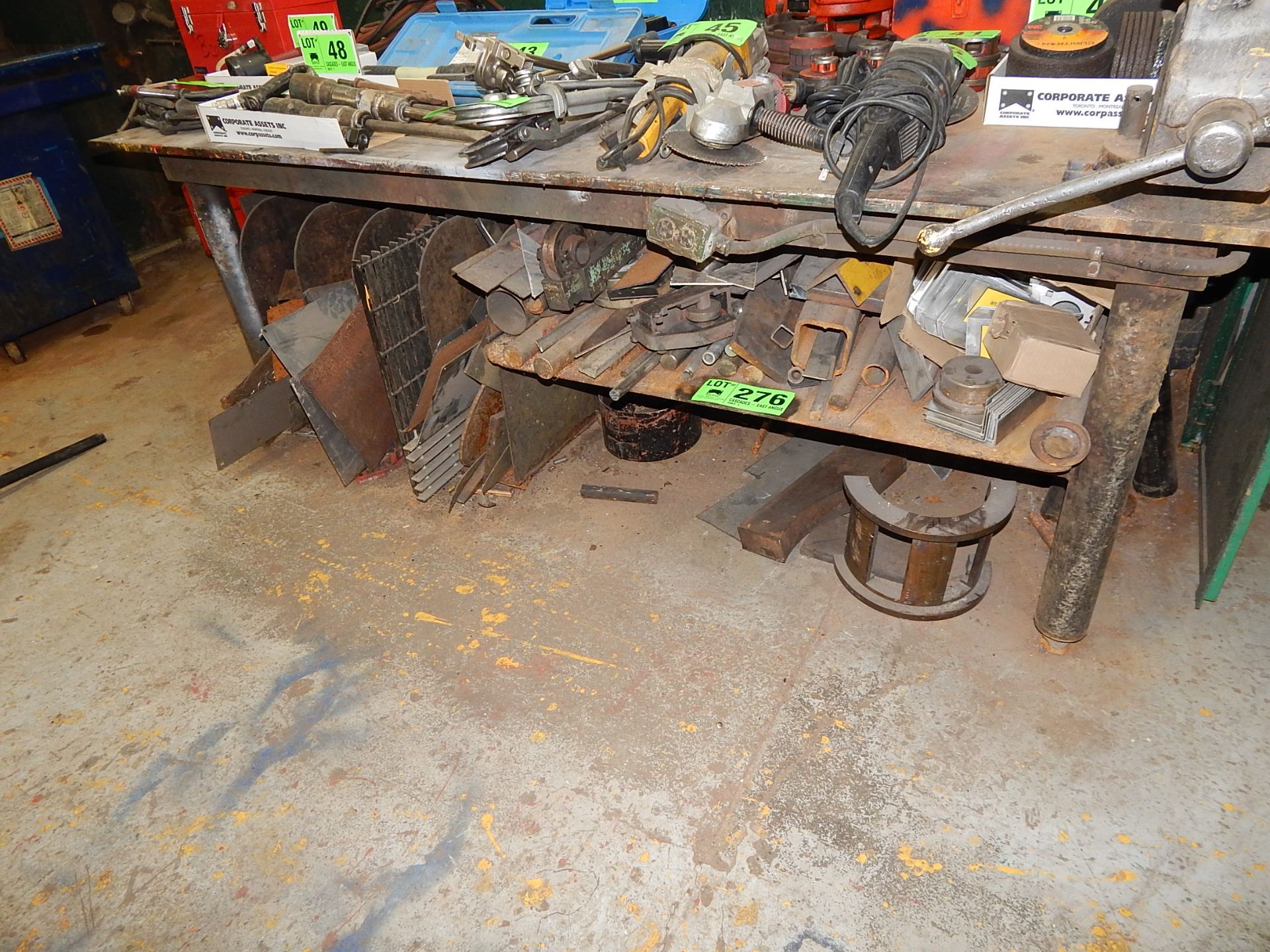 LOT/ STEEL WORK BENCH WITH SURPLUS MATERIALS (CI)