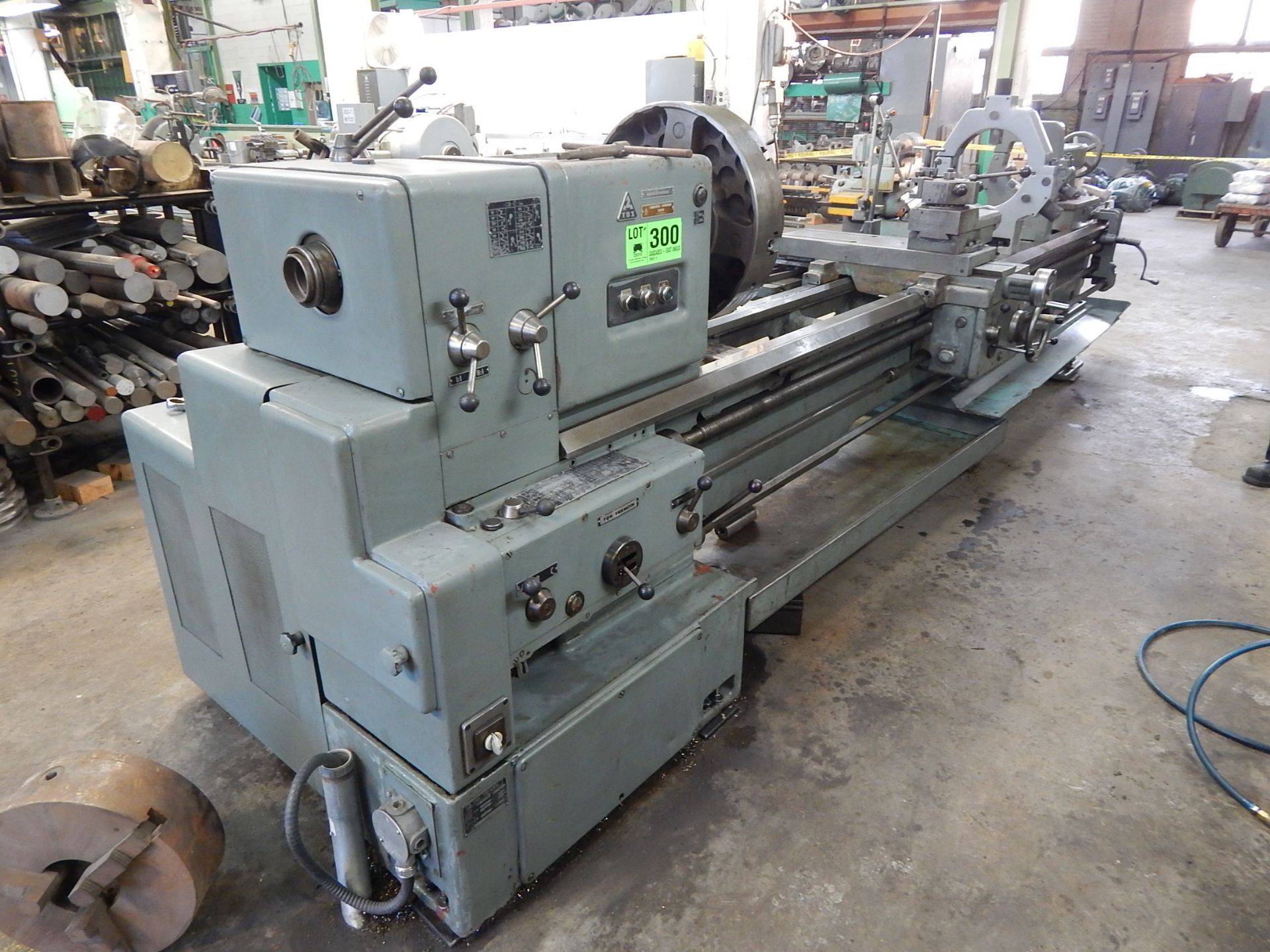 TOS SN55-71 GAP BED ENGINE LATHE WITH 22" SWING OVER BED, 31.5" SWING OVER GAP, 80" CENTERS, 18"