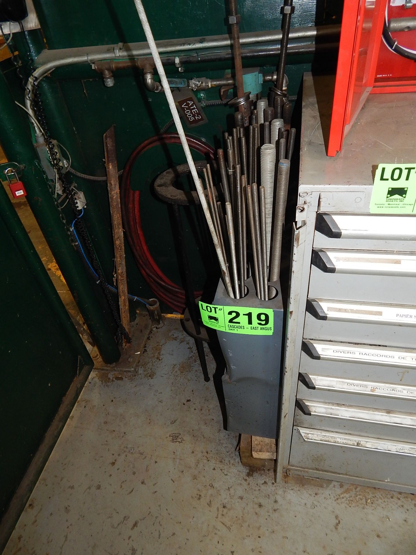 LOT/ THREADED ROD