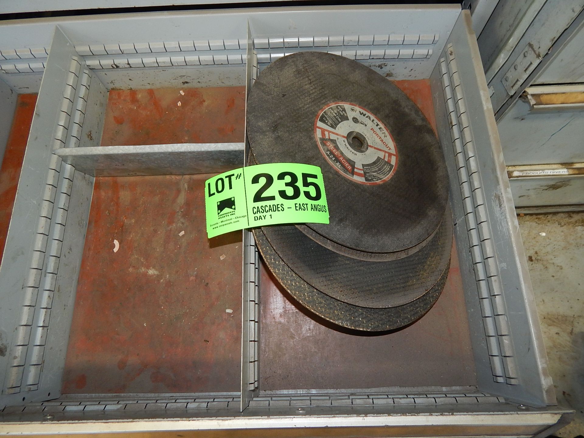 LOT/ CONTENTS OF DRAWER - CUTTING WHEELS