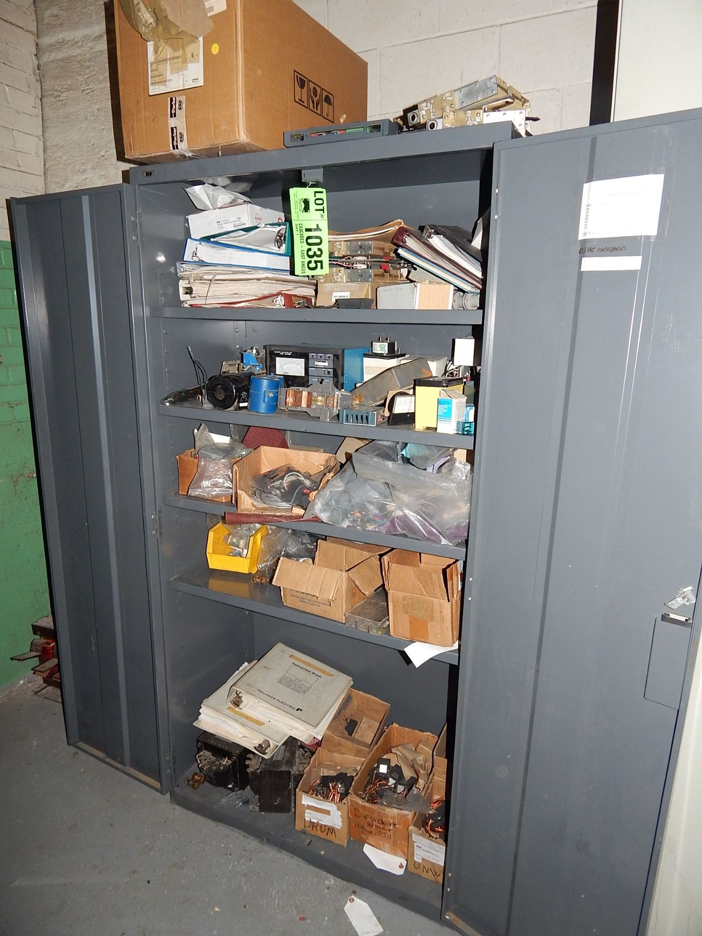 LOT/ CABINET WITH CONTENTS ELECTRIC PARTS