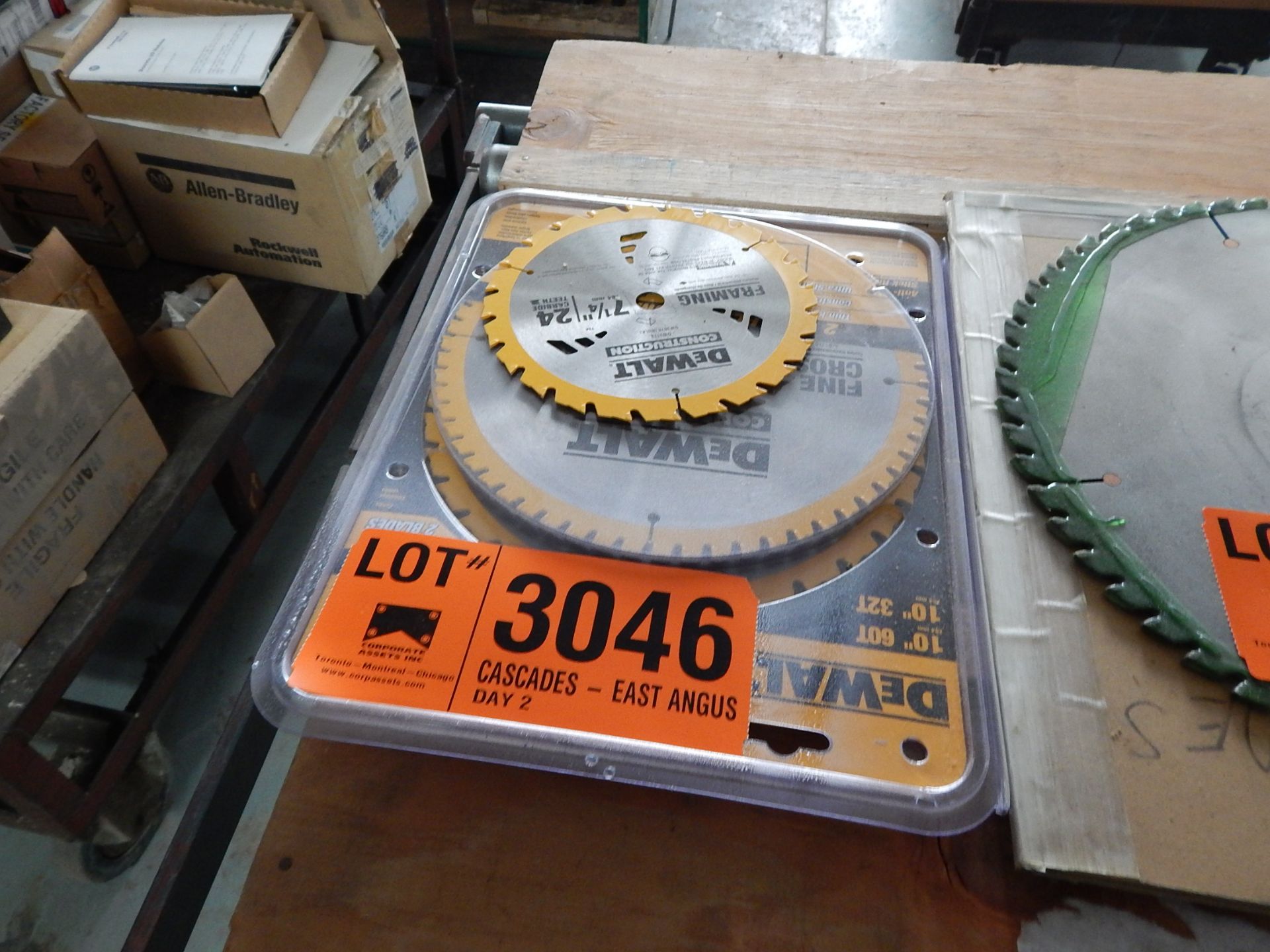 LOT/ DEWALT SAW BLADES