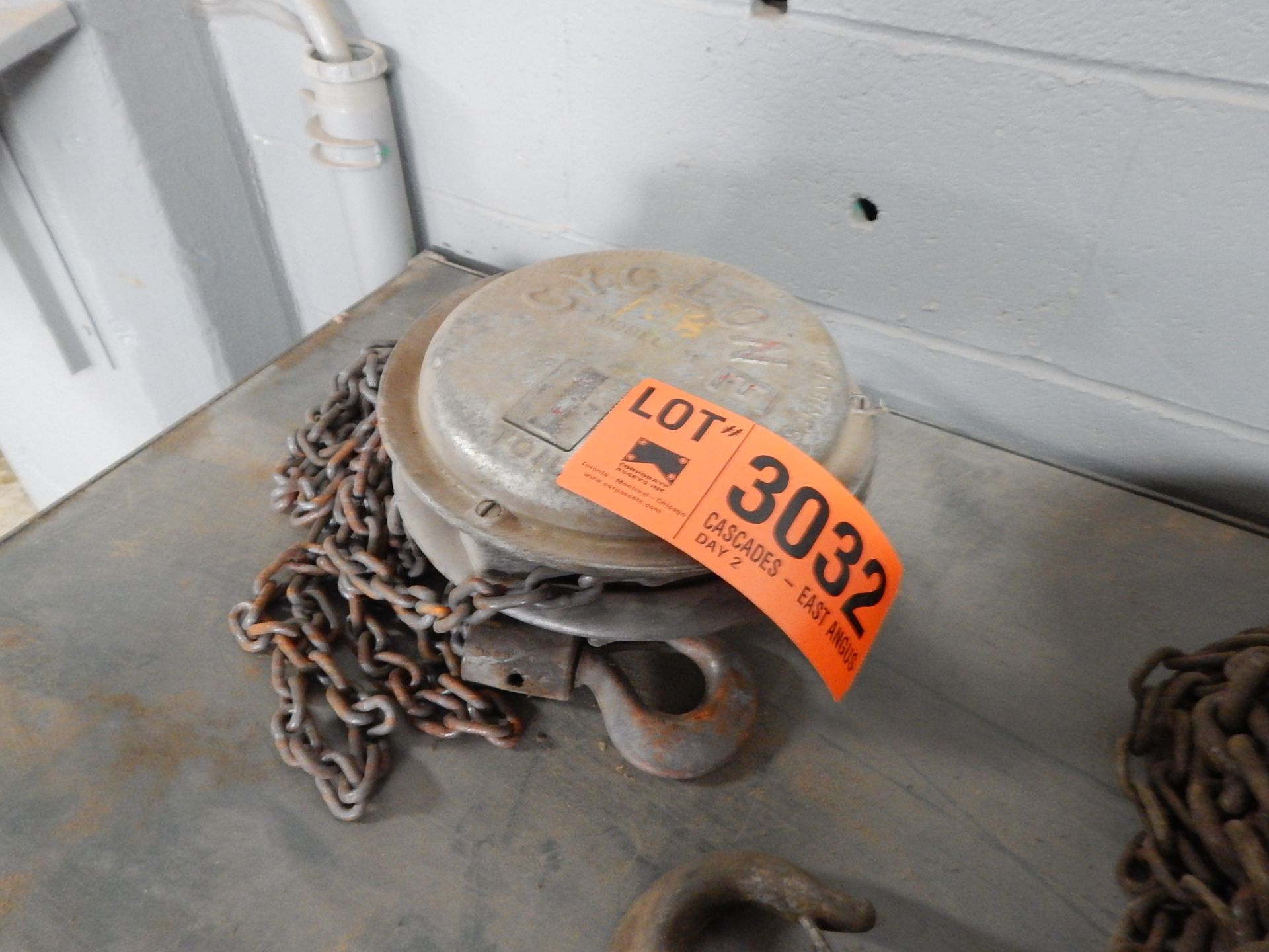 CYCLONE 1 TON CHAIN HOIST