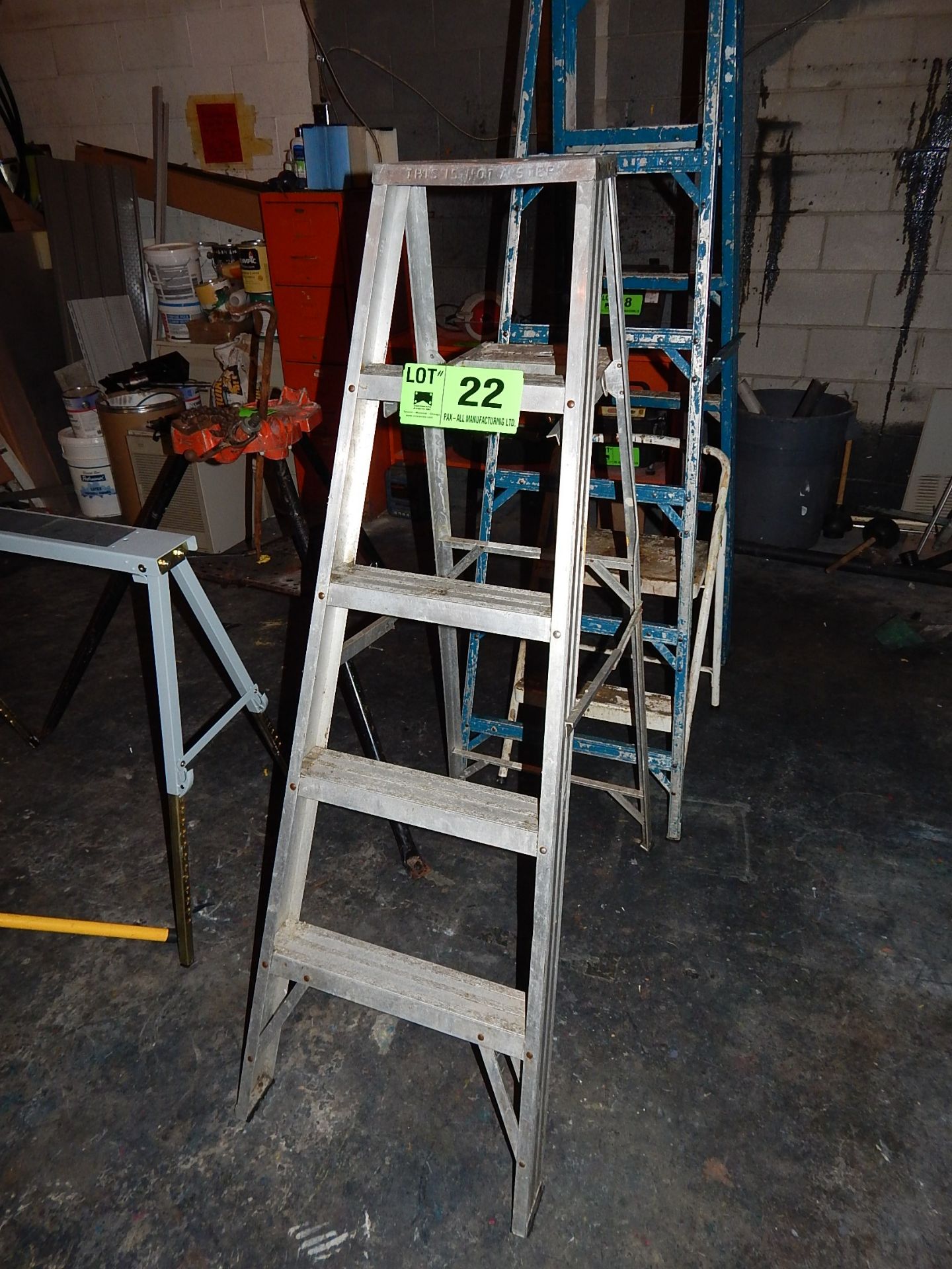 LOT/ LADDERS