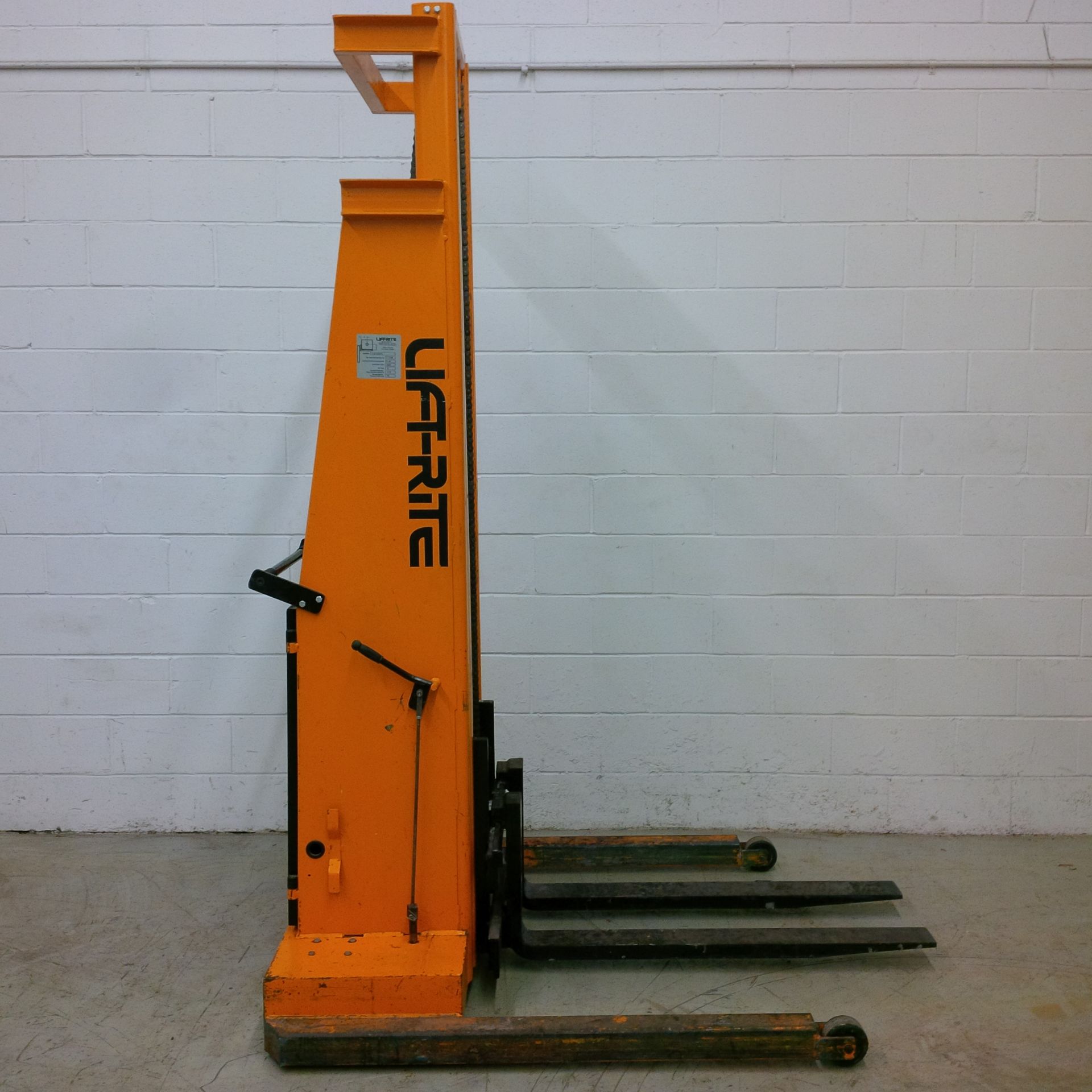 LIFT-RITE T132L42024F STACKER TRUCK S/N 6993