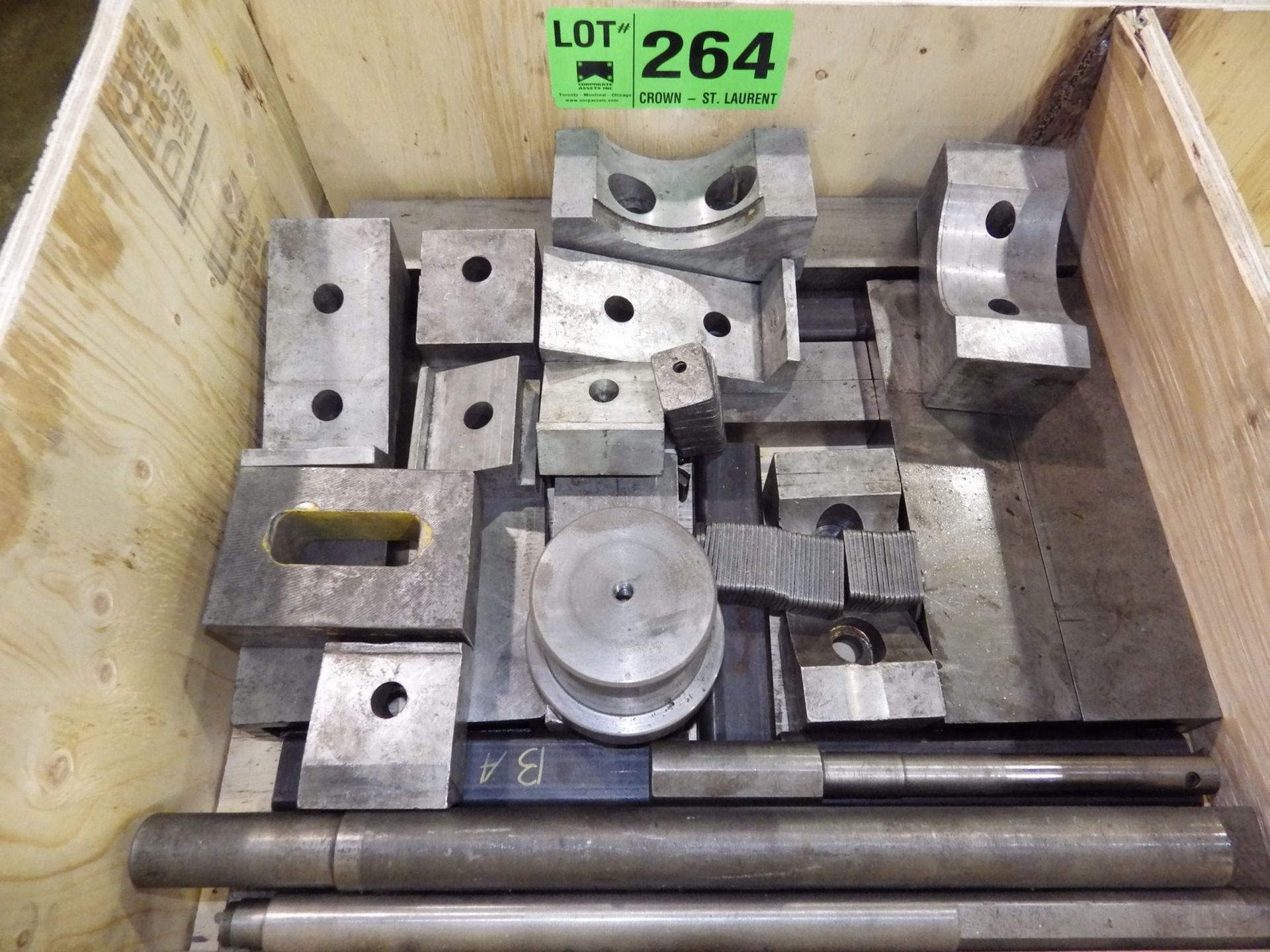 LOT/ ALUMINUM AND STEEL CLAMPING
