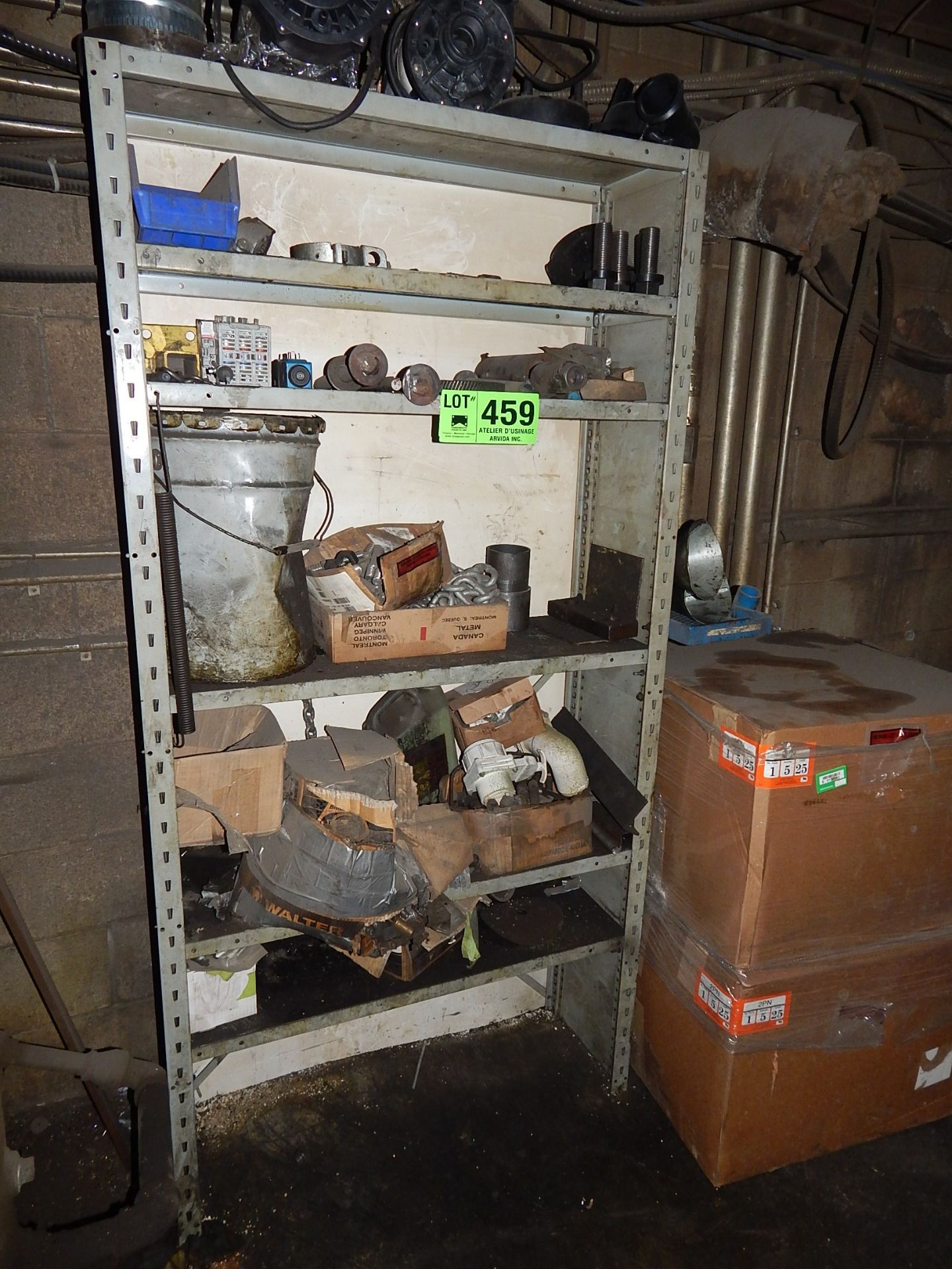 LOT/ CONTENTS OF SHELF WITH BOX OF HOSE