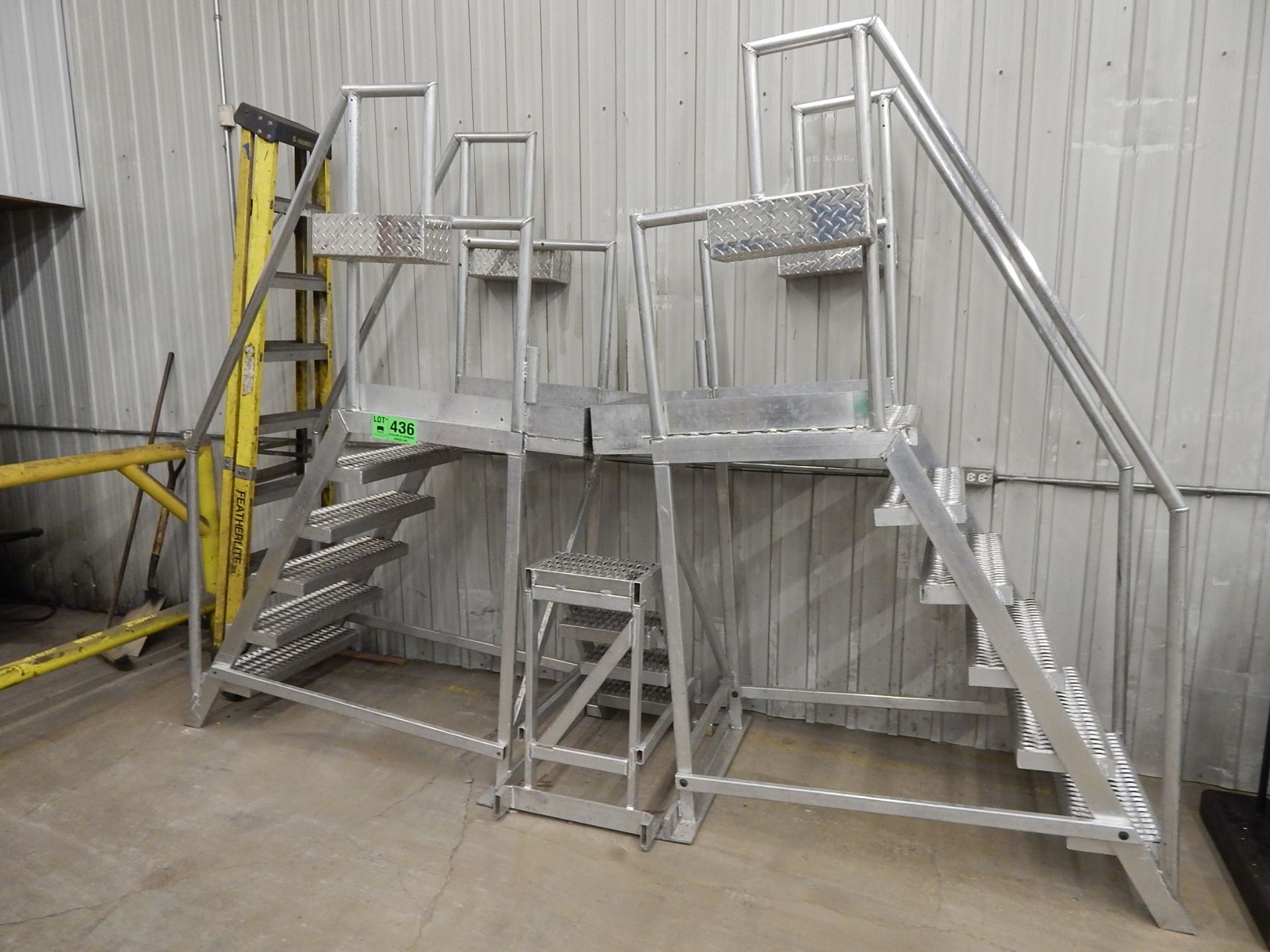 LOT/ ALUMINIUM STAIR PLATFORM AND LADDER