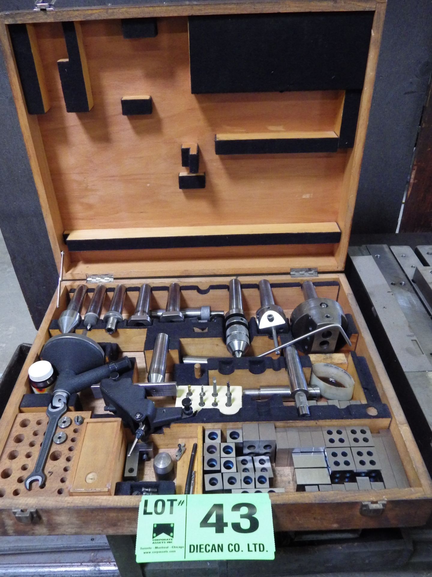 LOT/ HAUSER JIG BORE TOOLING KIT WITH OFFSET BORING HEADS, TOOL CHUCK, PROBE ATTACHMENT, CENTERS AND