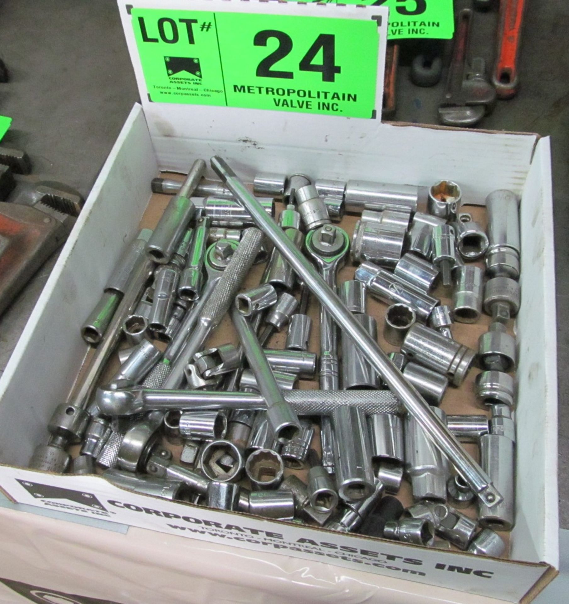 LOT/ 3/8" DRIVE RATCHETS & SOCKETS