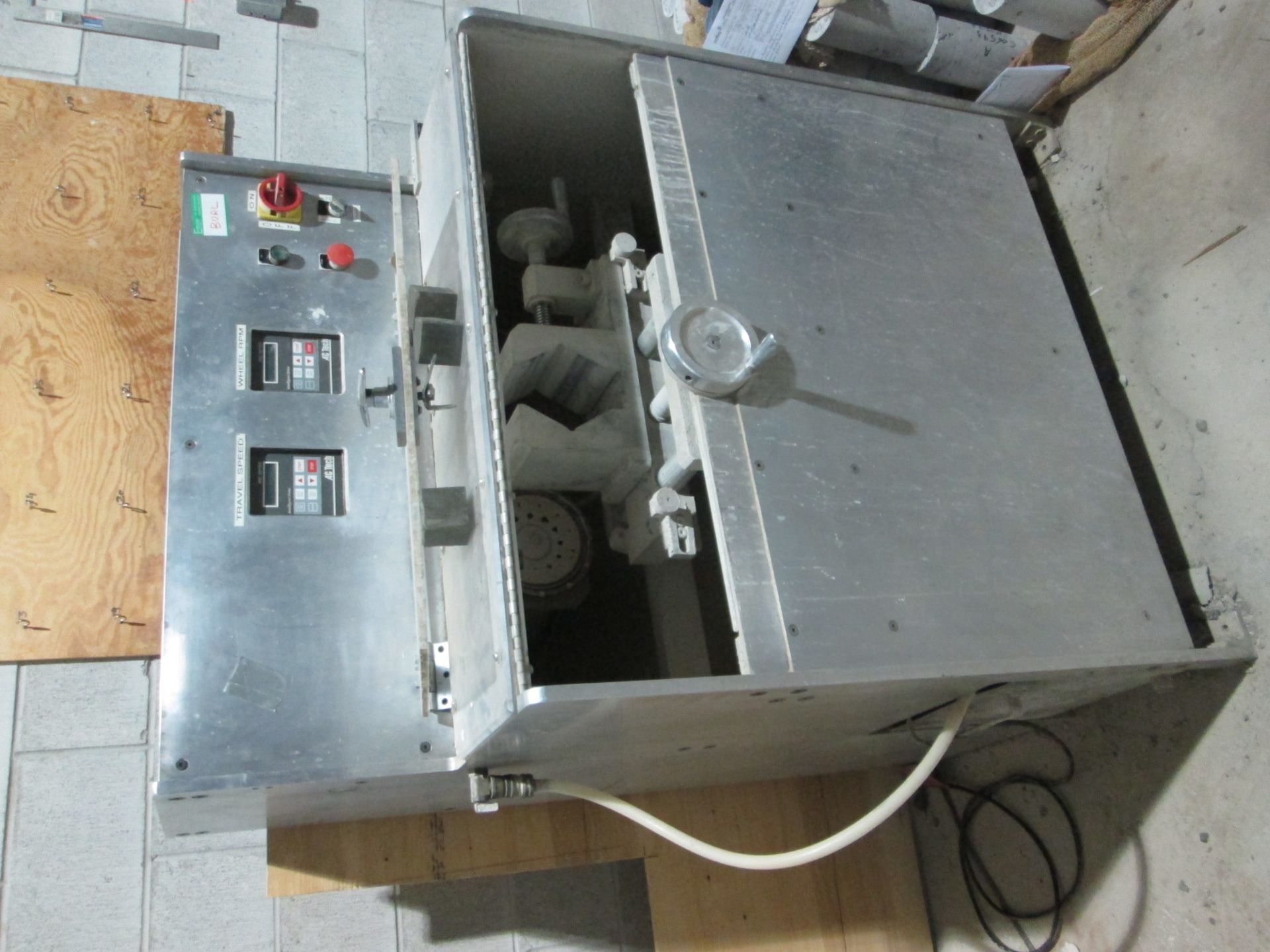MFG UNKNOWN CONCRETE TEST CYLINDER GRINDER (SOLD BY PHOTO - LOCATED IN BURLINGTON, ON)